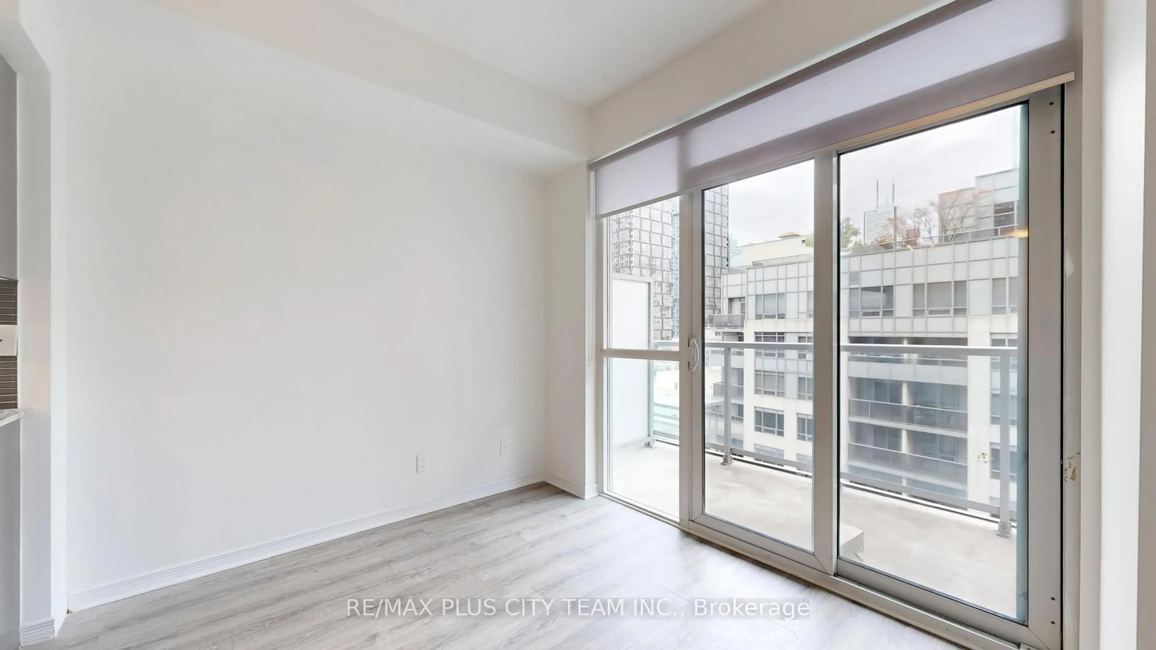 A pic of a room for 352 Front St #1818, Toronto Ontario M5V 0K3