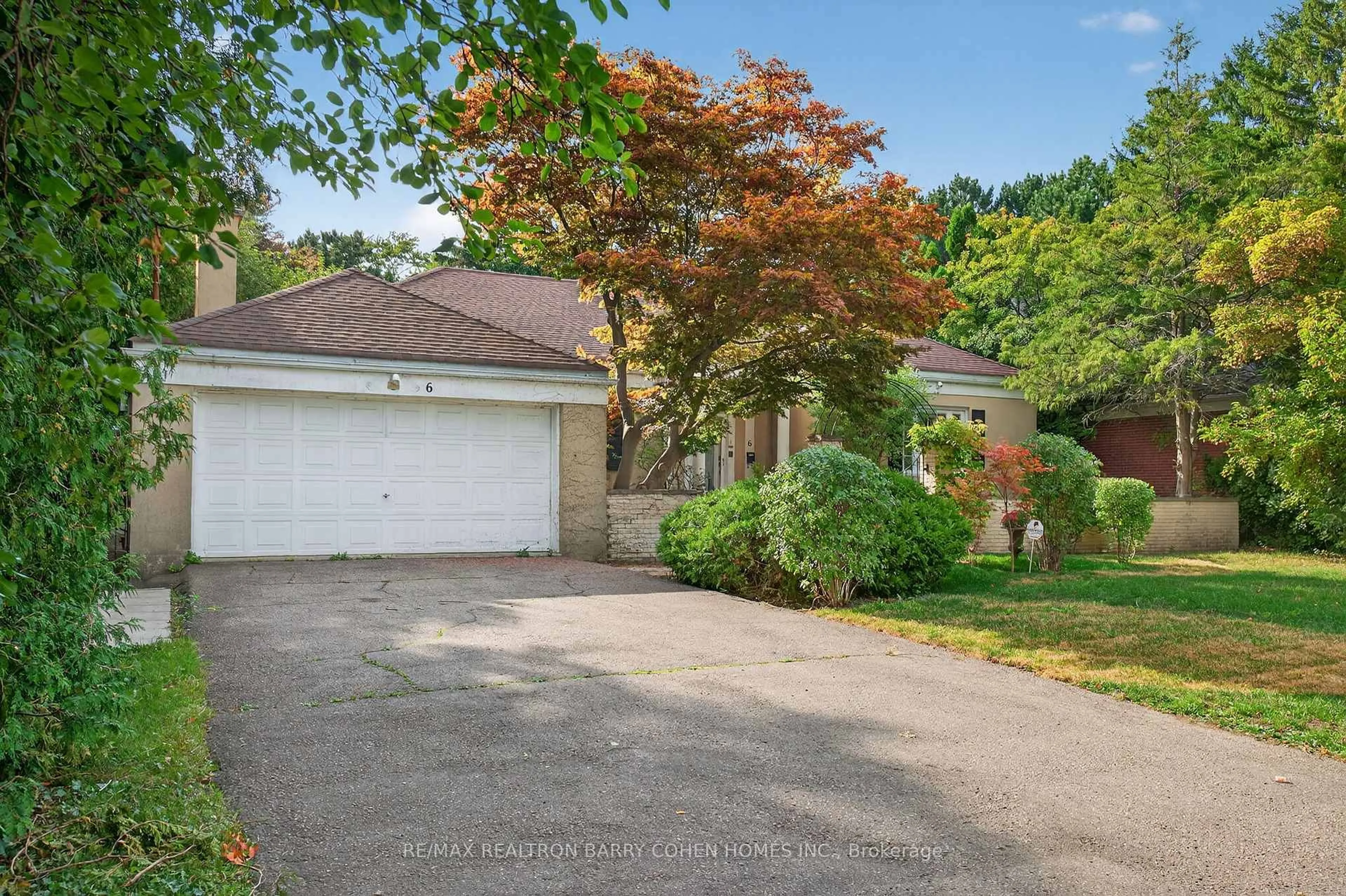 A pic from outside/outdoor area/front of a property/back of a property/a pic from drone, street for 6 Gerald St, Toronto Ontario M2L 2M5