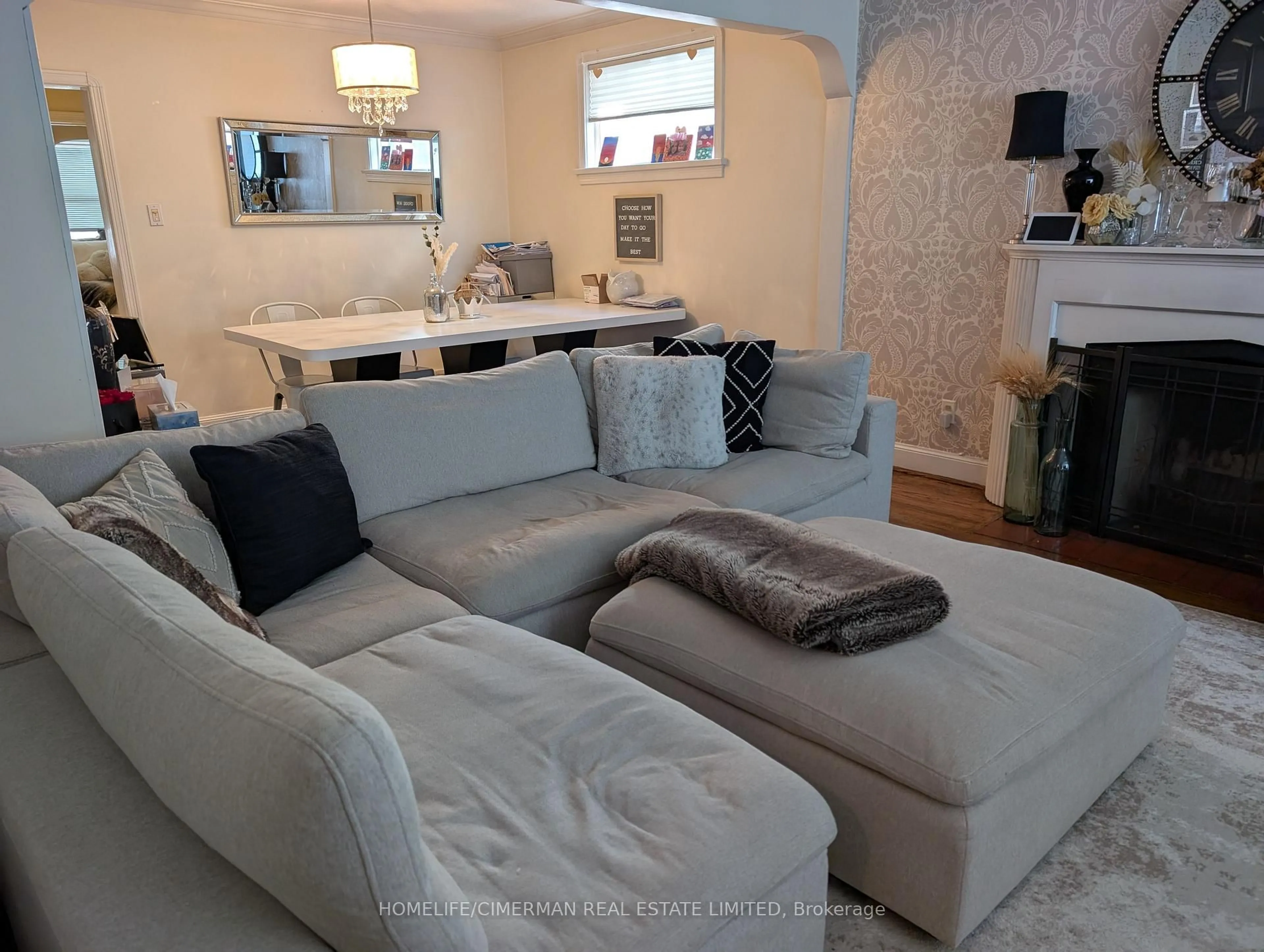 Living room with furniture, unknown for 174 Falkirk St, Toronto Ontario M5M 4K6