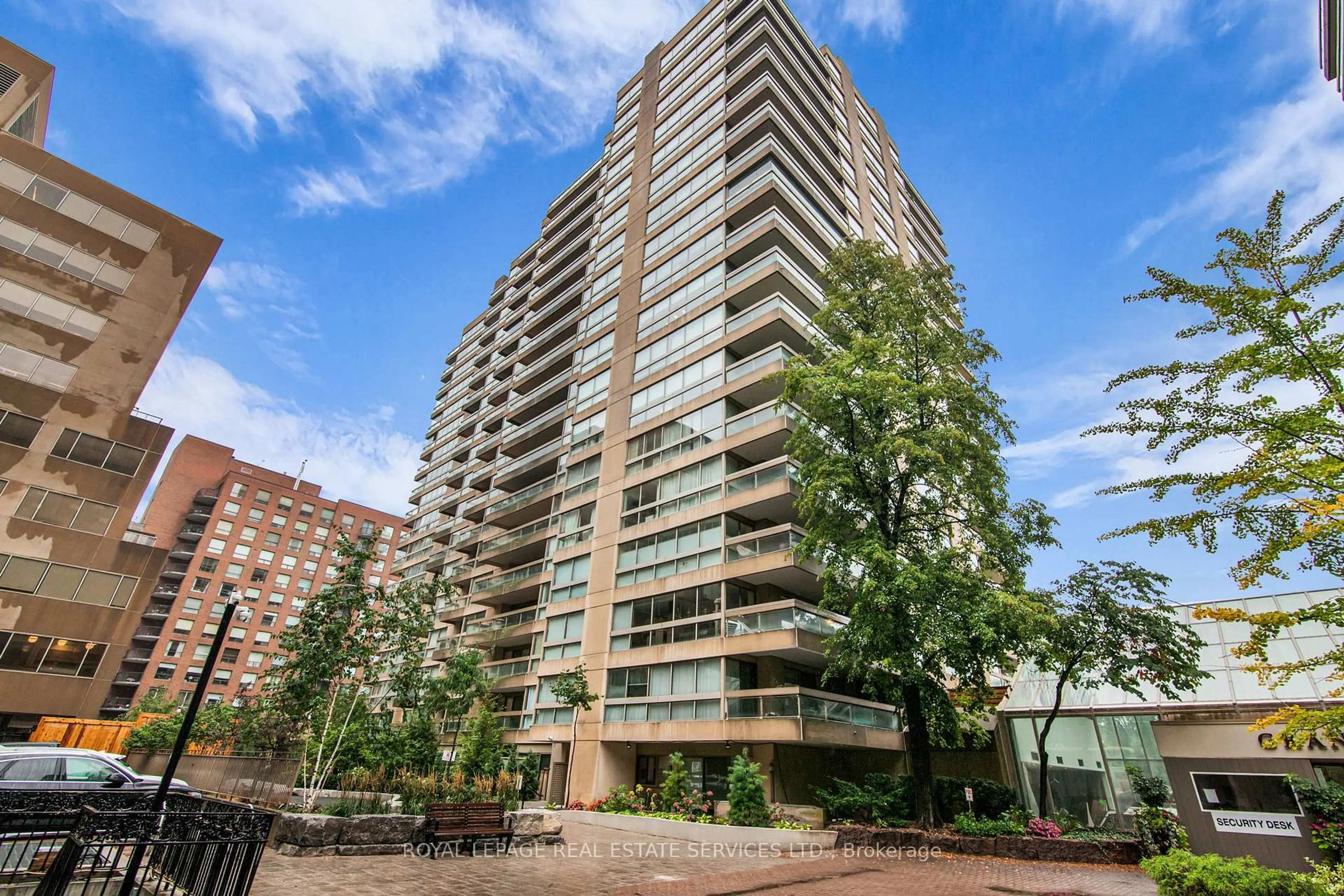 Patio, building for 61 St Clair Ave #205, Toronto Ontario M4V 2Y8