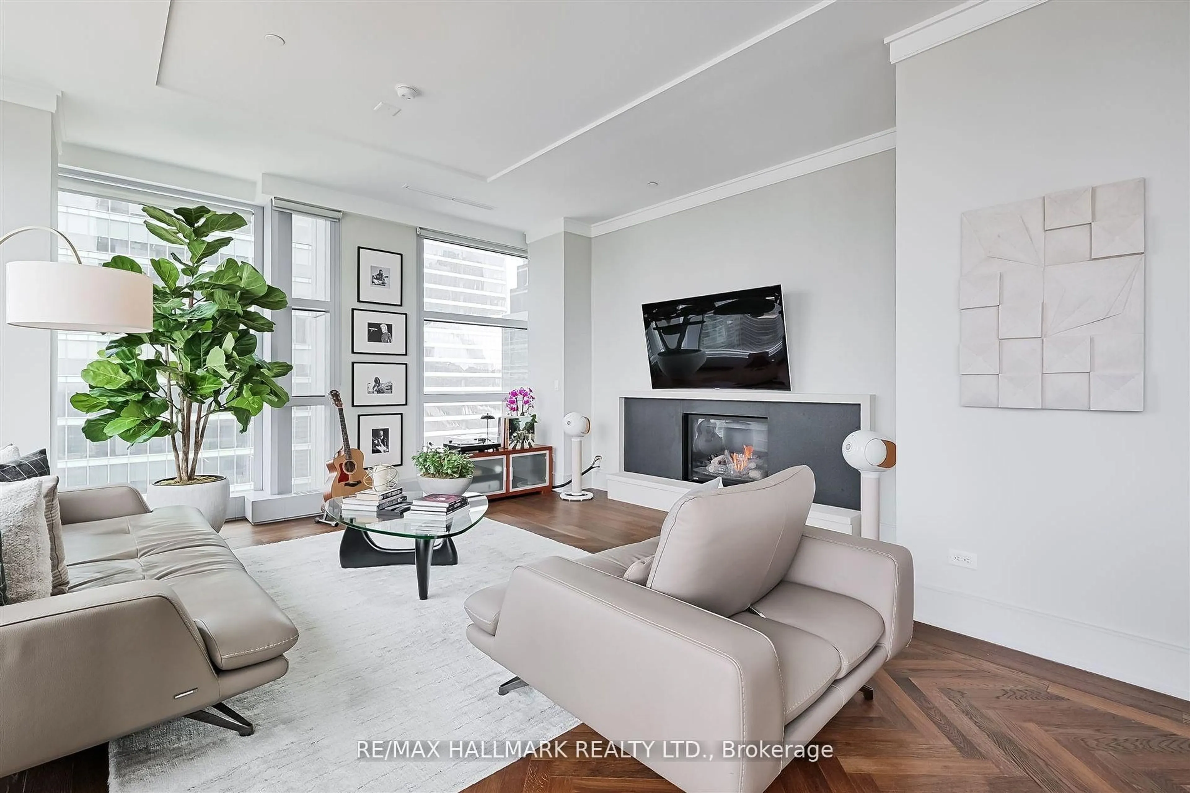 Living room with furniture, unknown for 183 Wellington St #3303, Toronto Ontario M5V 0A1