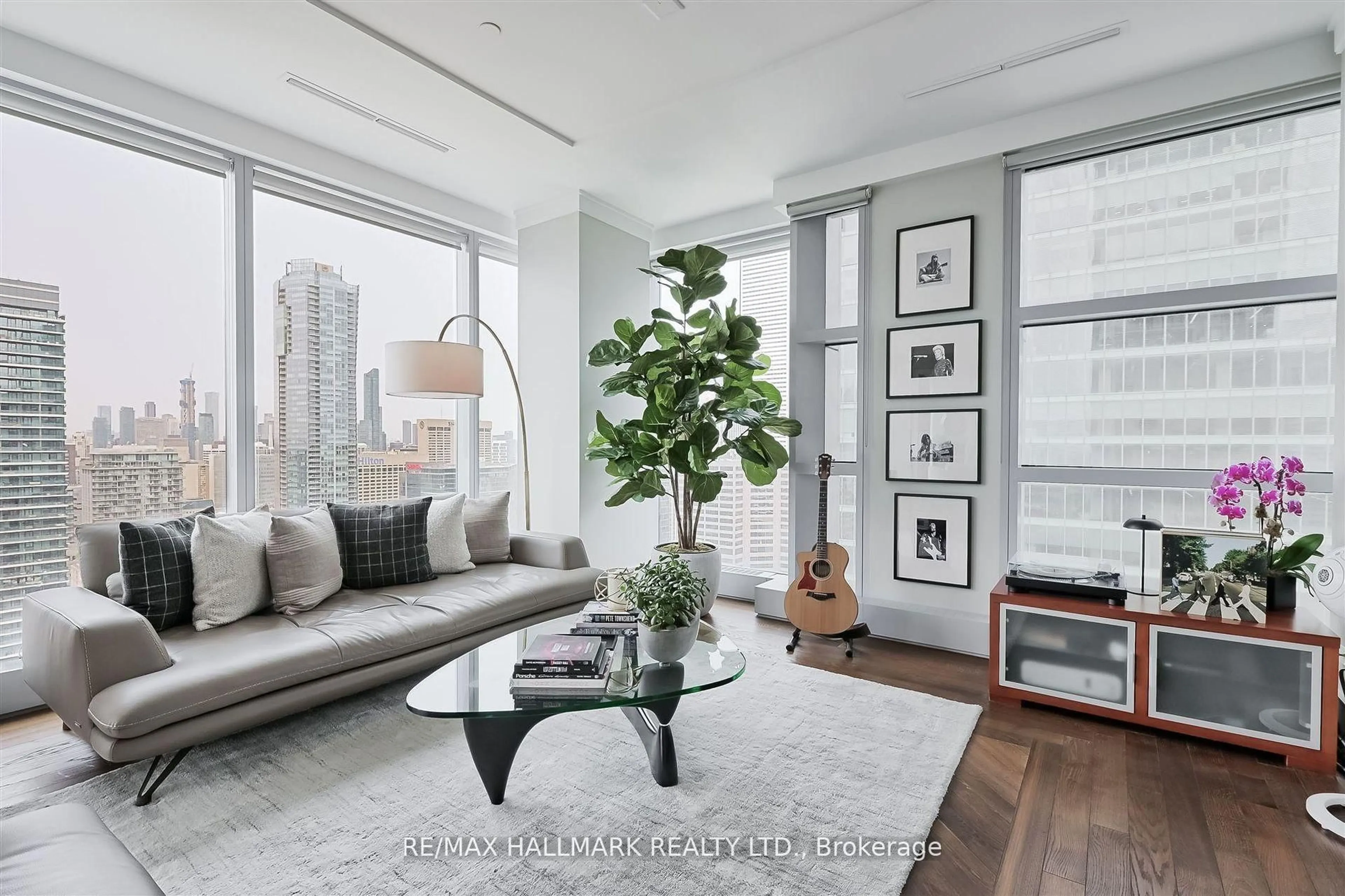 Living room with furniture, unknown for 183 Wellington St #3303, Toronto Ontario M5V 0A1