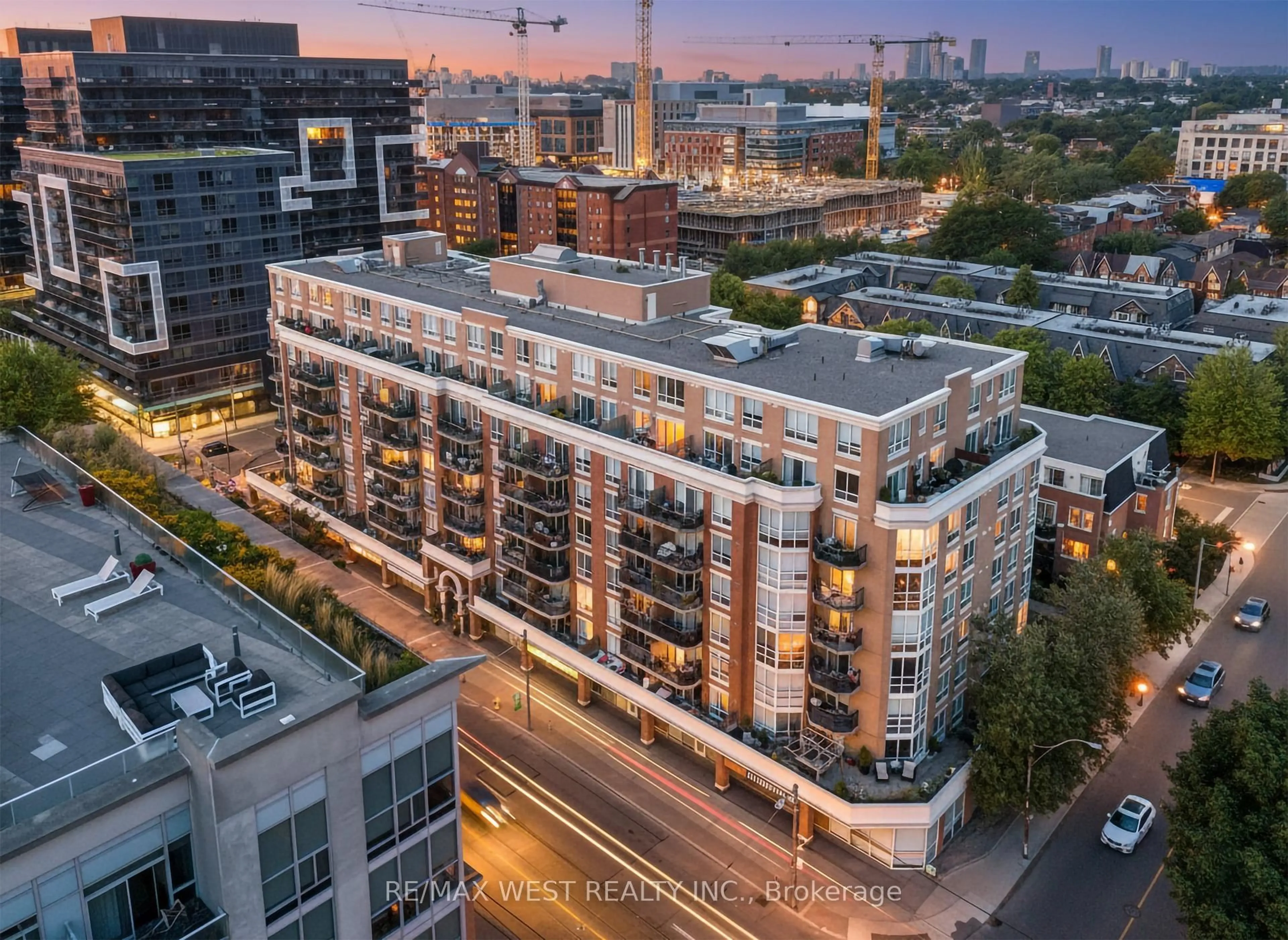 A pic from outside/outdoor area/front of a property/back of a property/a pic from drone, city buildings view from balcony for 1000 King St #209, Toronto Ontario M6K 3N1