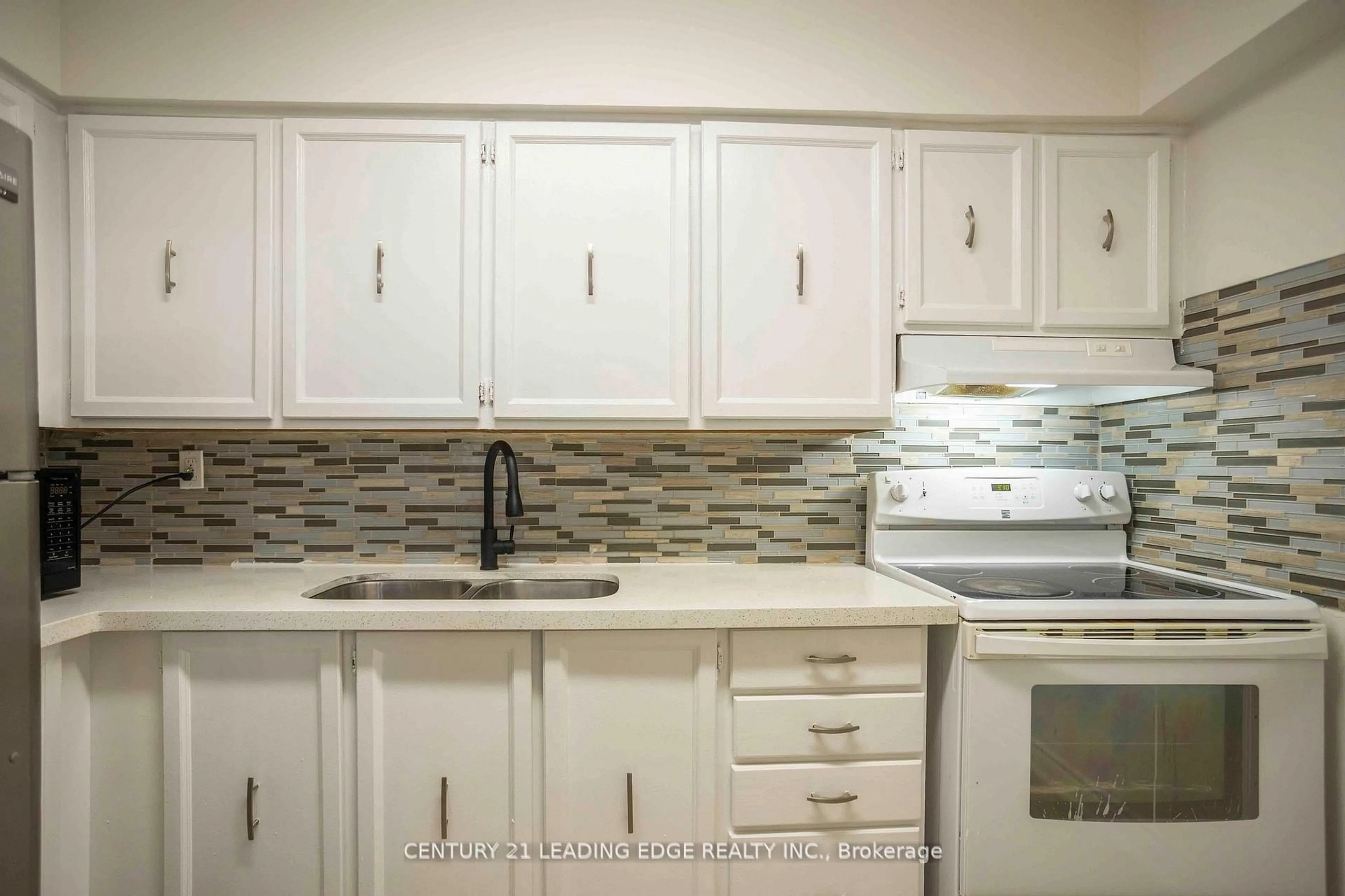 Standard kitchen, ceramic/tile floor for 1338 York Mills Rd #1609, Toronto Ontario M3A 3M3