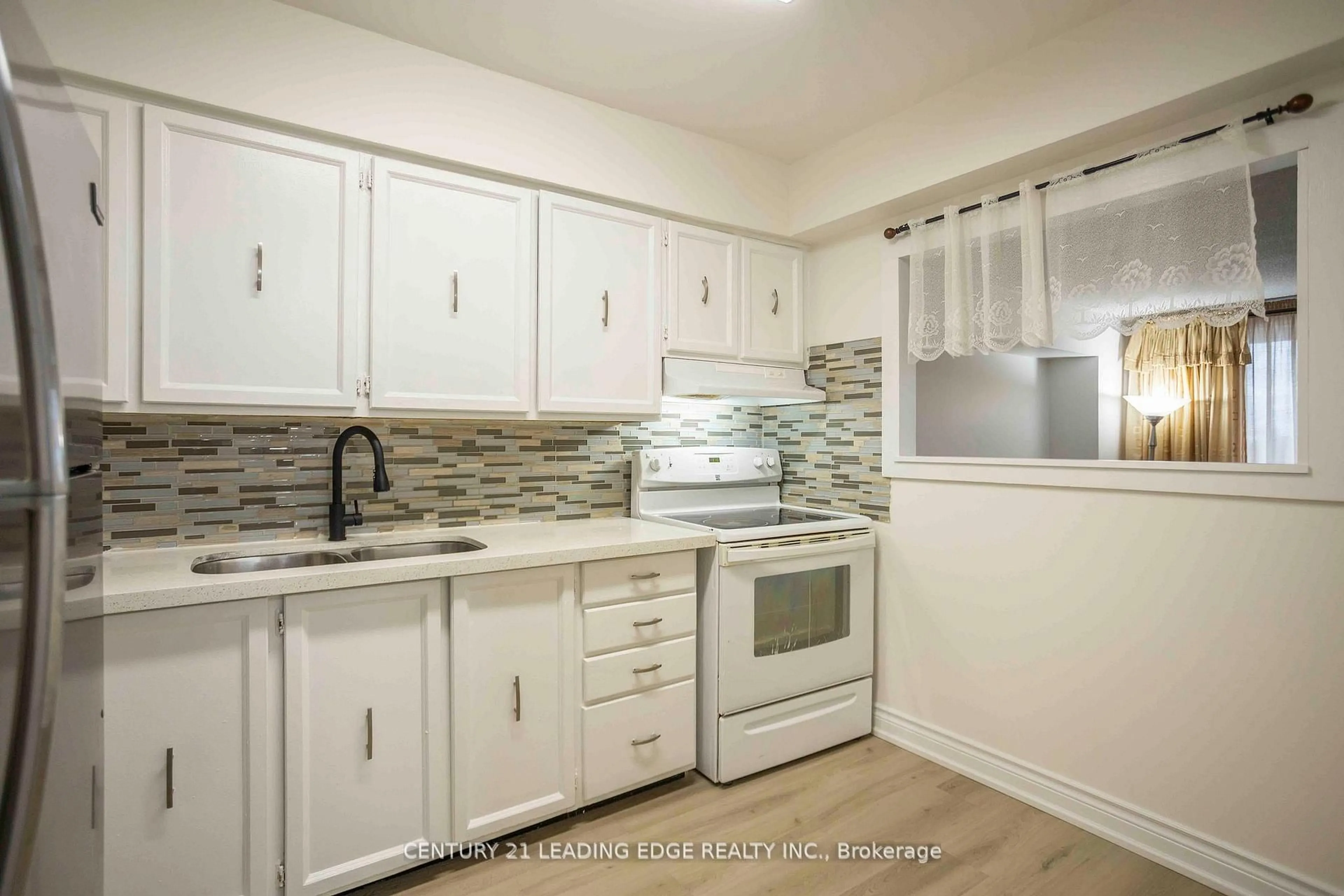 Standard kitchen, ceramic/tile floor for 1338 York Mills Rd #1609, Toronto Ontario M3A 3M3