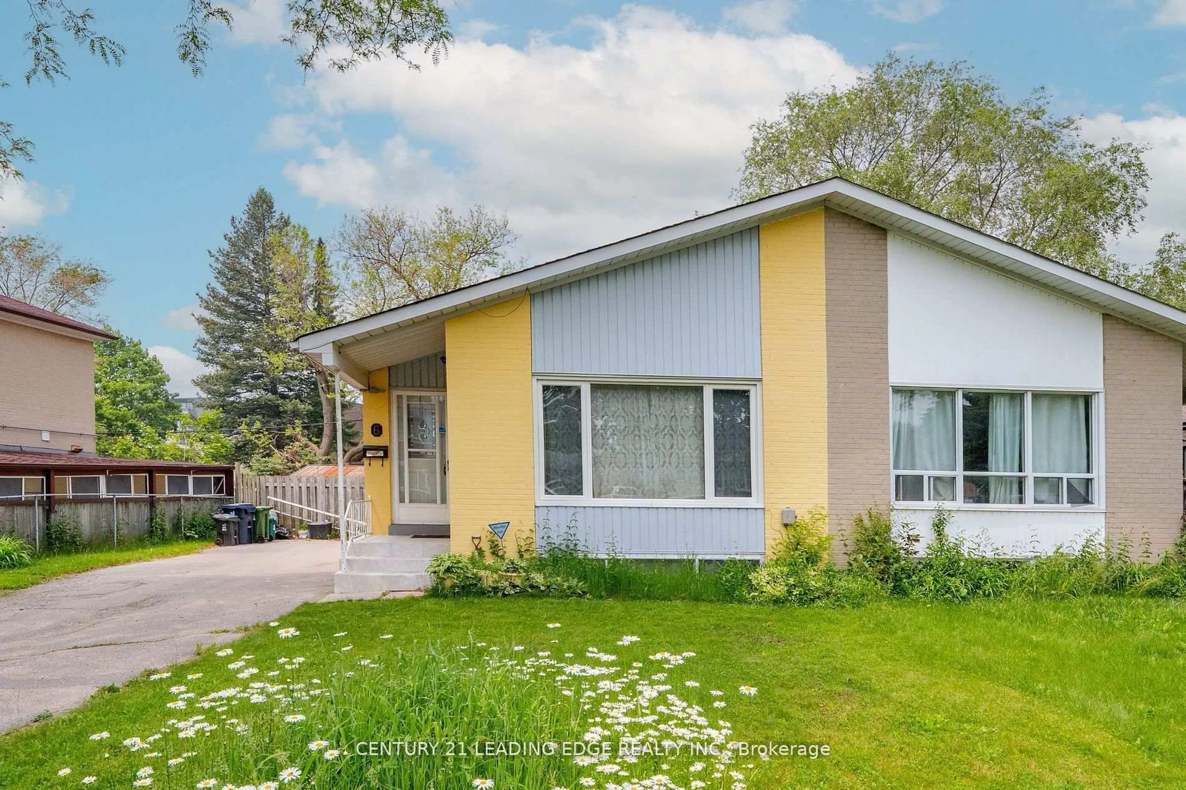 Home with vinyl exterior material, street for 6 Ravenrock Crt, Toronto Ontario M3A 2Y9