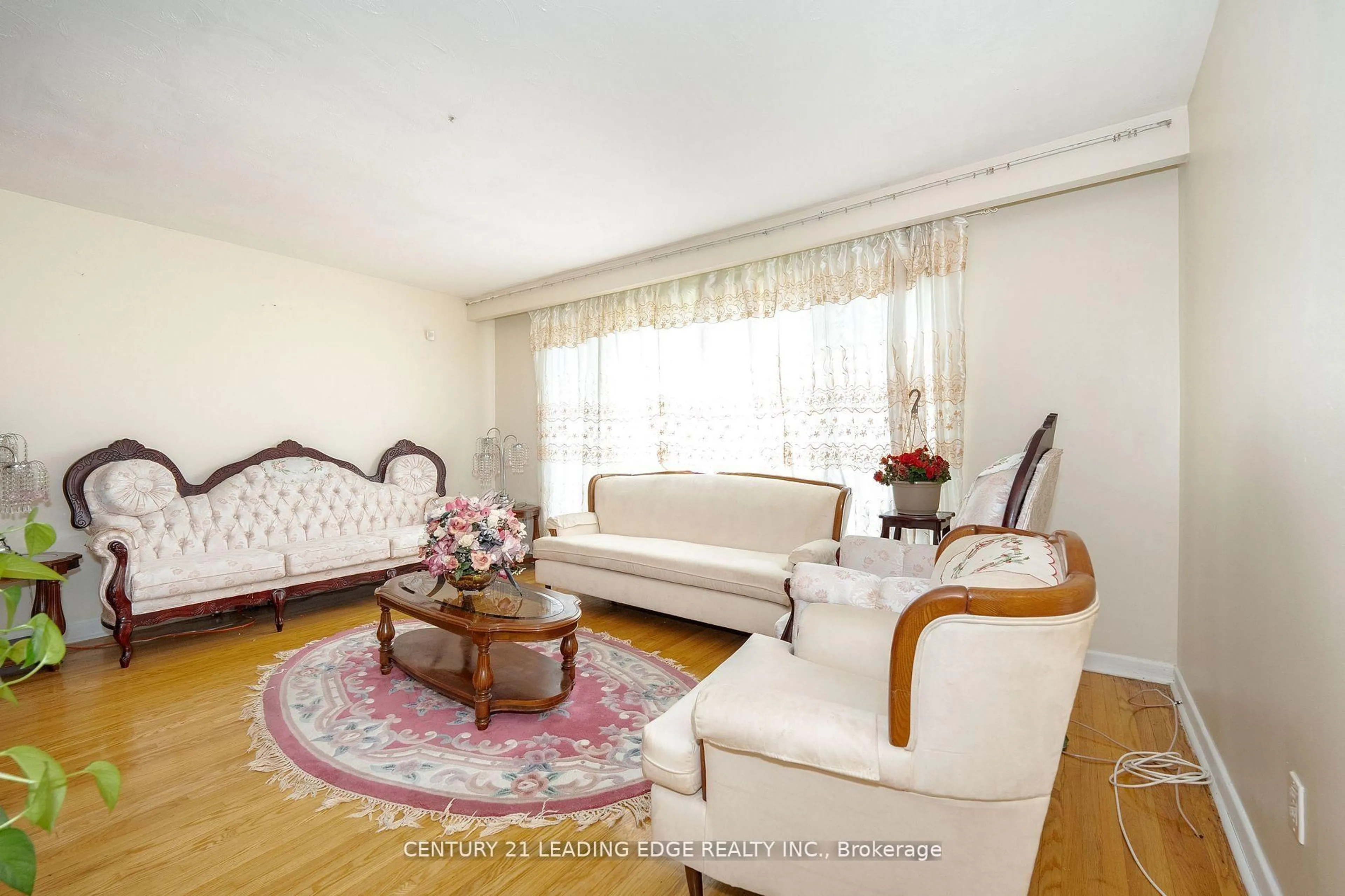 Living room with furniture, wood/laminate floor for 6 Ravenrock Crt, Toronto Ontario M3A 2Y9