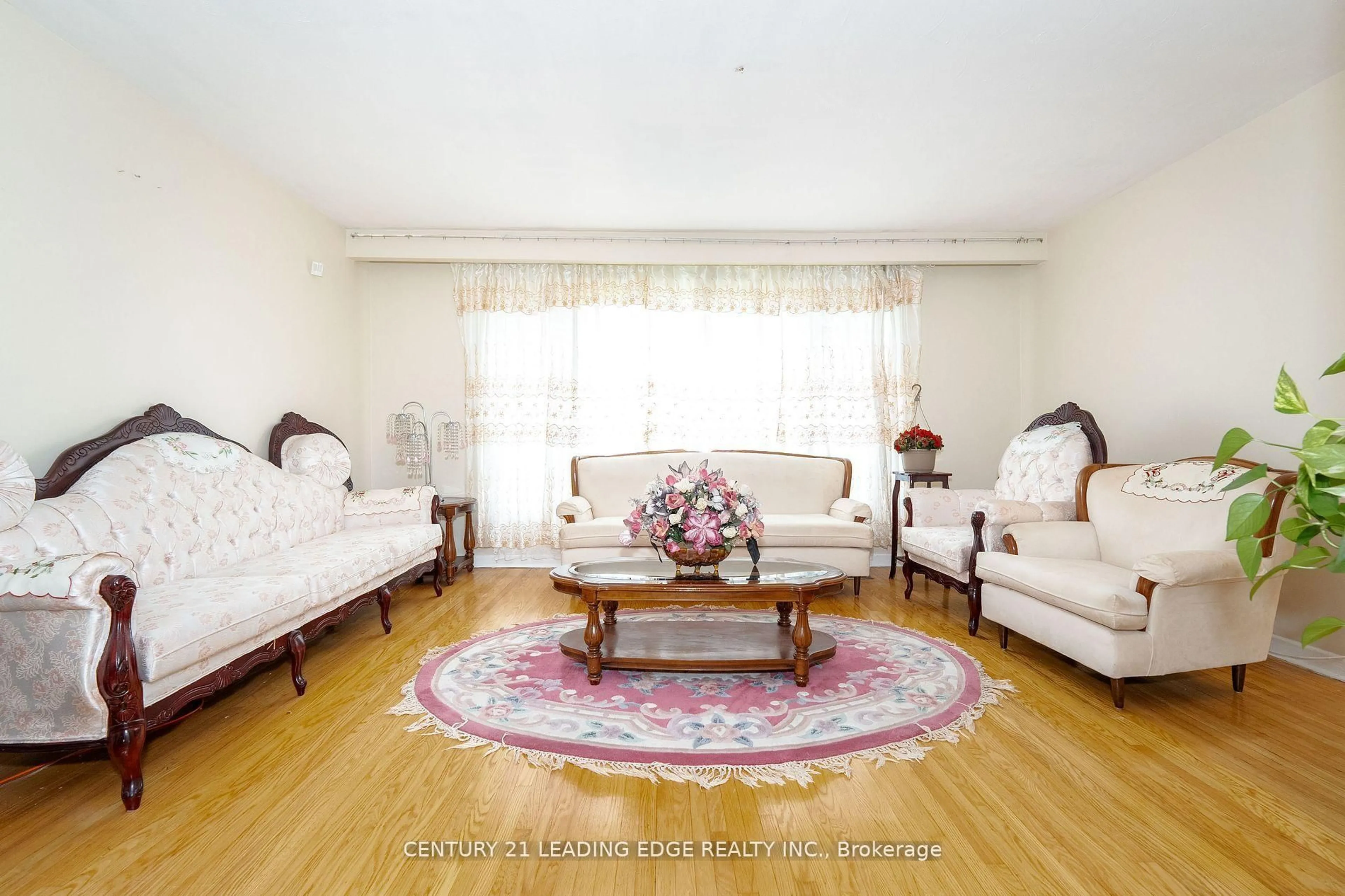 Living room with furniture, unknown for 6 Ravenrock Crt, Toronto Ontario M3A 2Y9