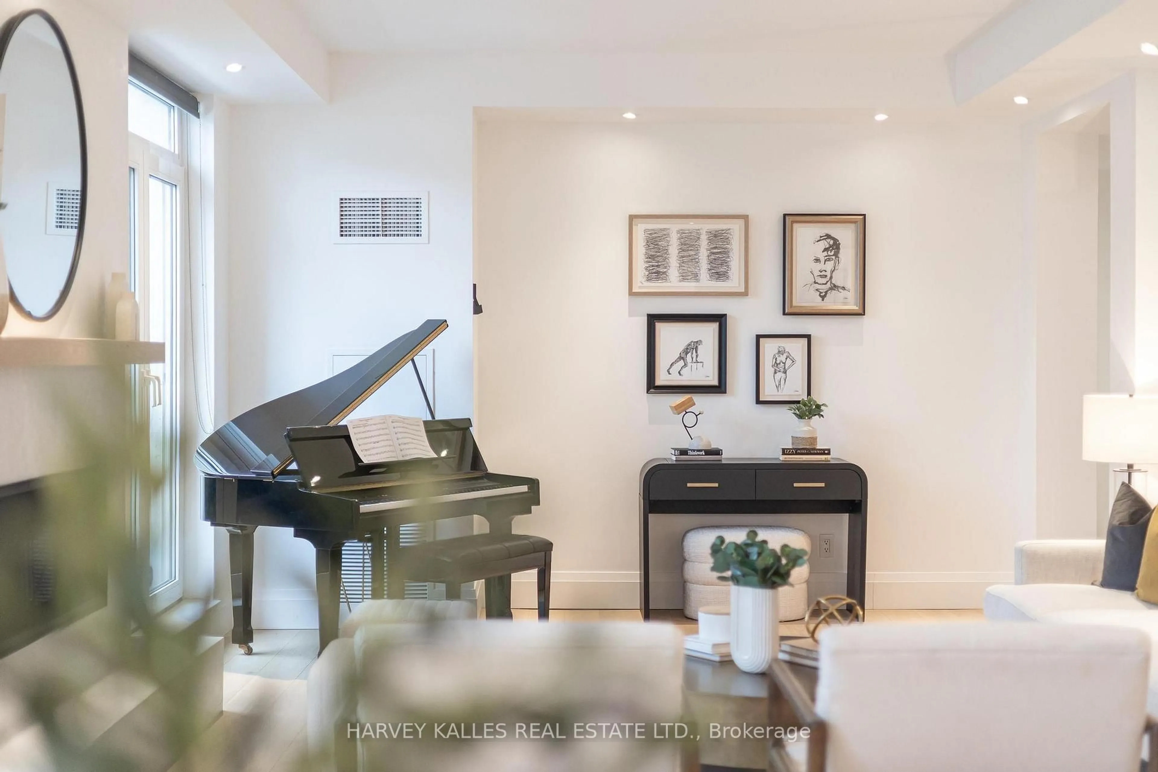 Unknown for 1 Balmoral Ave #804, Toronto Ontario M4V 3B9