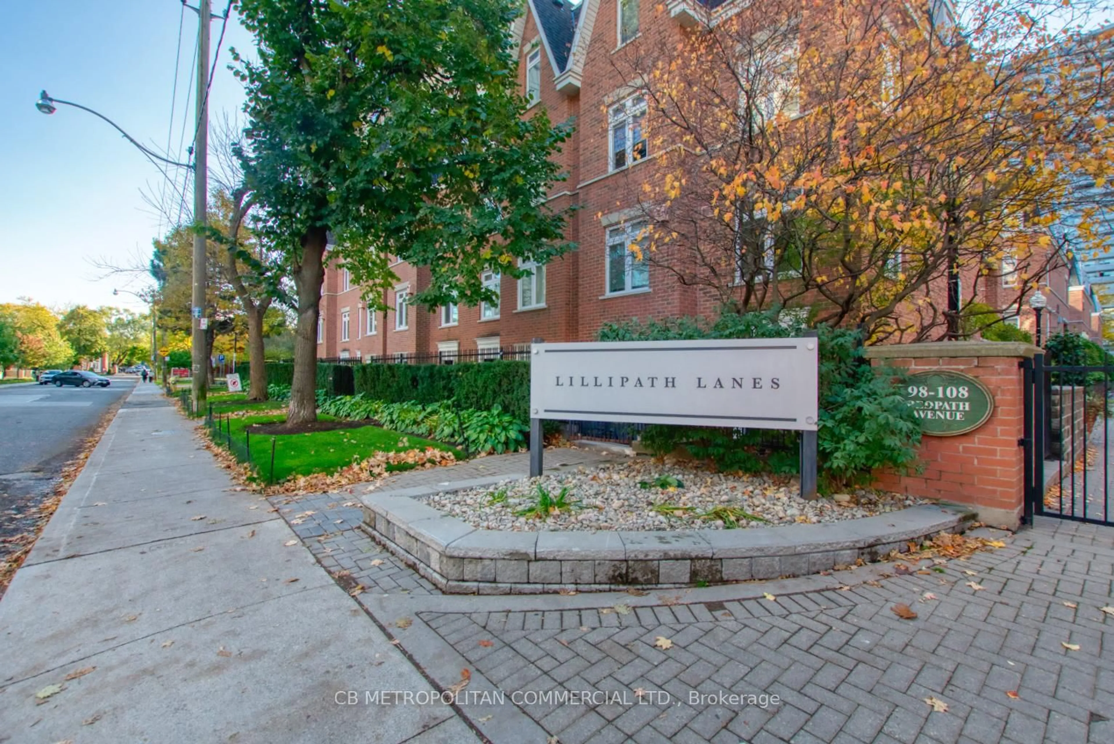 Indoor foyer for 98 Redpath Ave #5, Toronto Ontario M4S 2J7