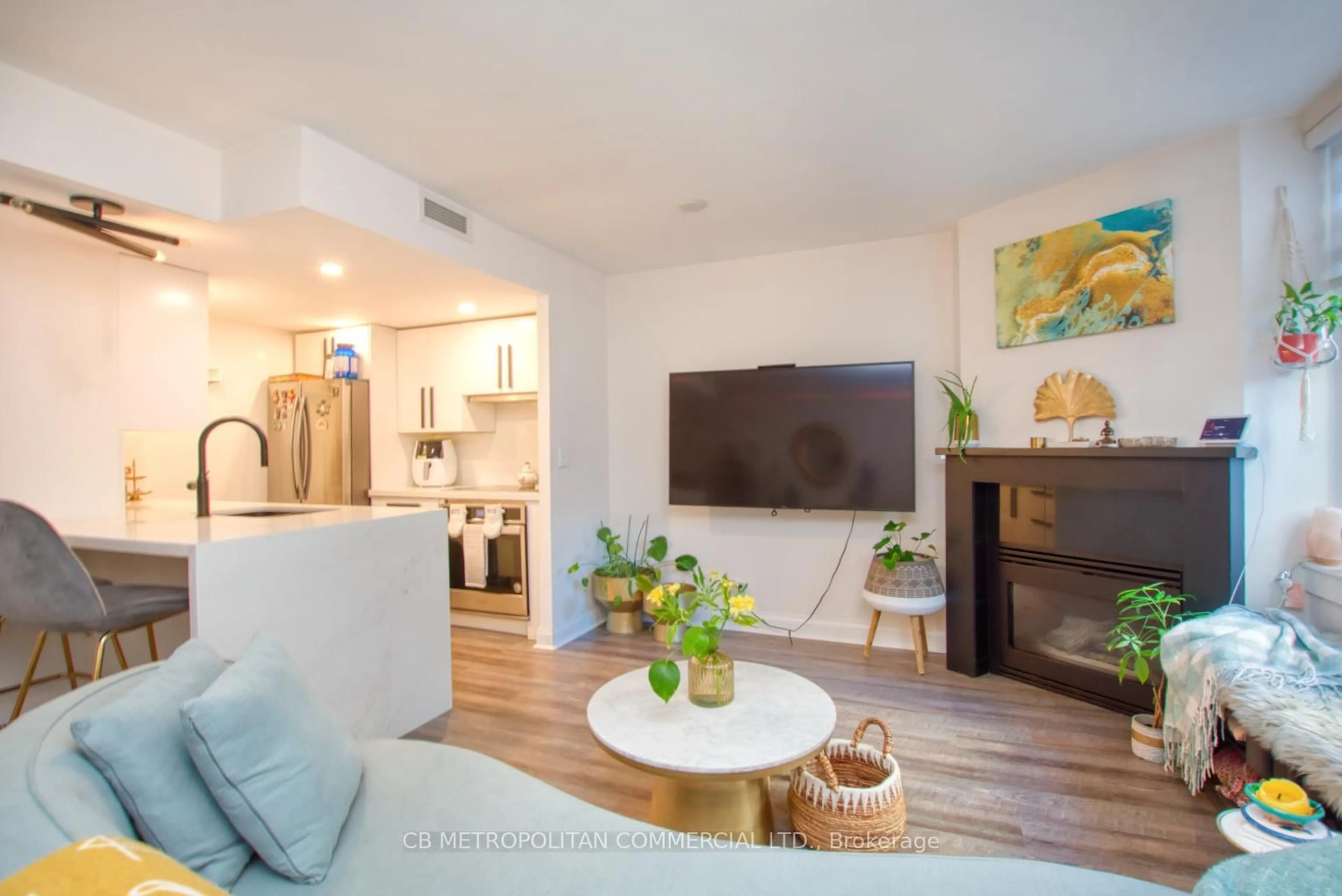 Living room with furniture, wood/laminate floor for 98 Redpath Ave #5, Toronto Ontario M4S 2J7