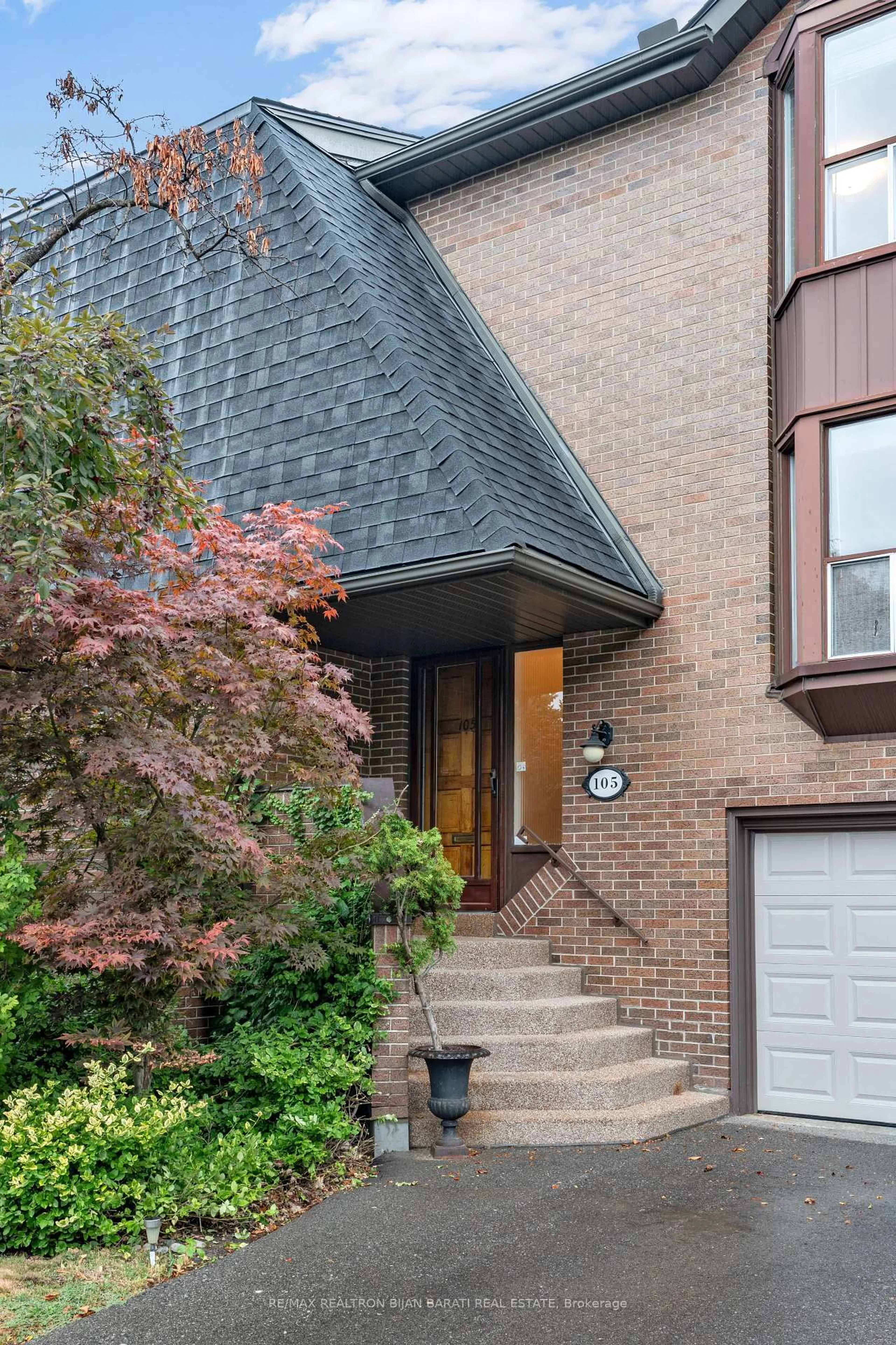 Home with brick exterior material, street for 105 Gypsy Roseway, Toronto Ontario M2N 5Z1