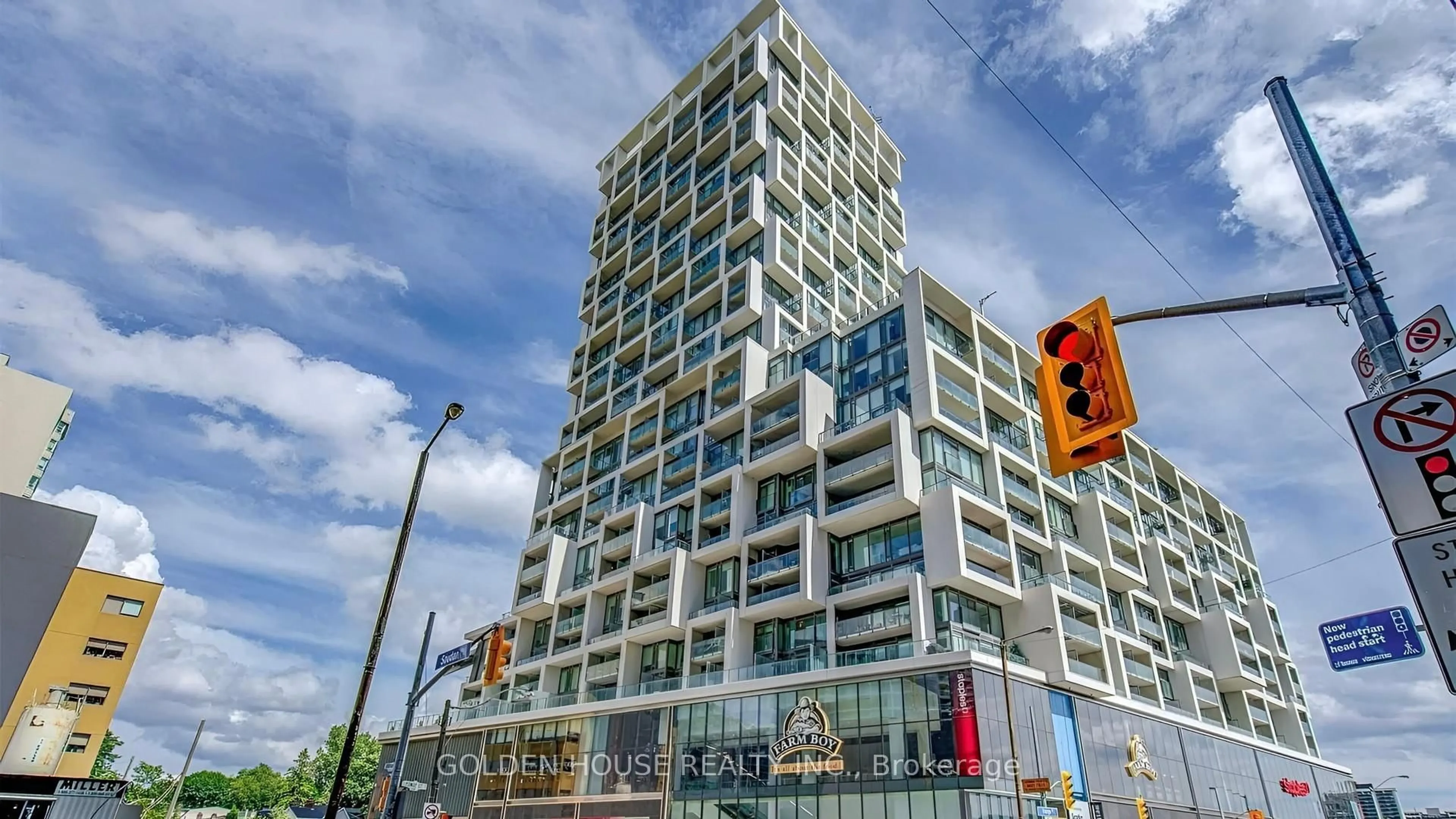 Indoor foyer for 8 Hillsdale Ave #735, Toronto Ontario M4S 0B2