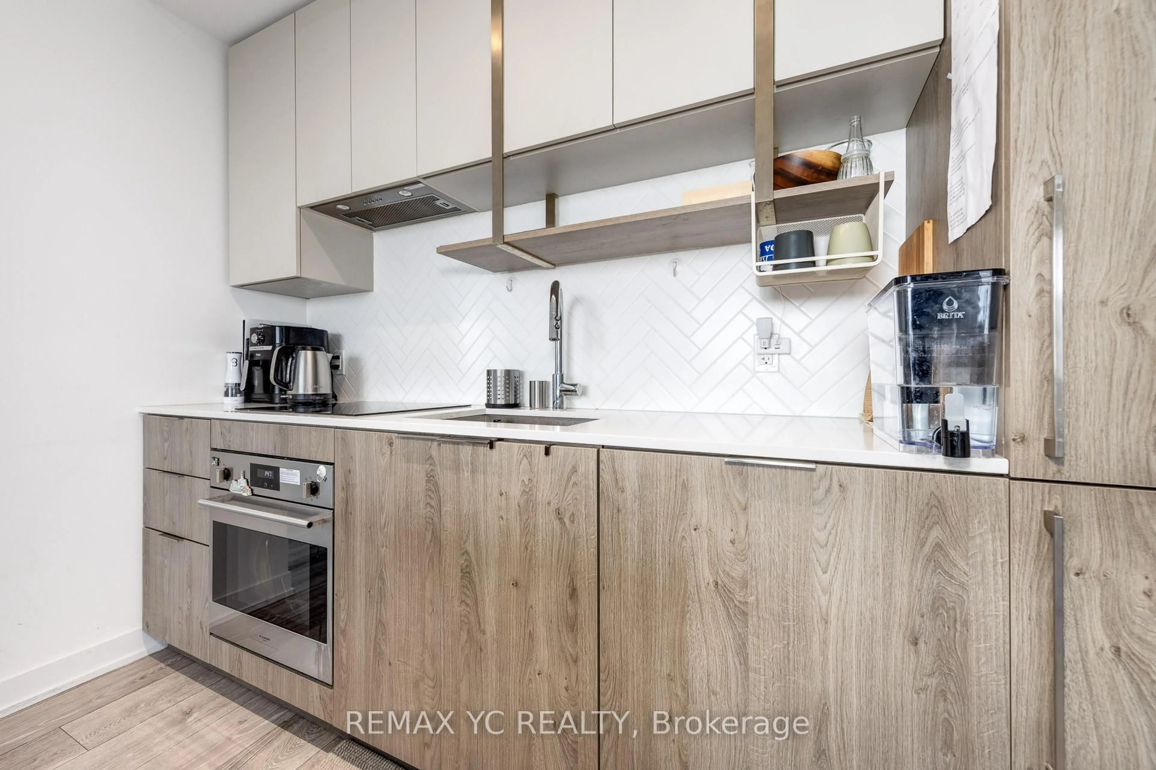 Standard kitchen, wood/laminate floor for 15 Holmes Ave #2504, Toronto Ontario M2N 0L4