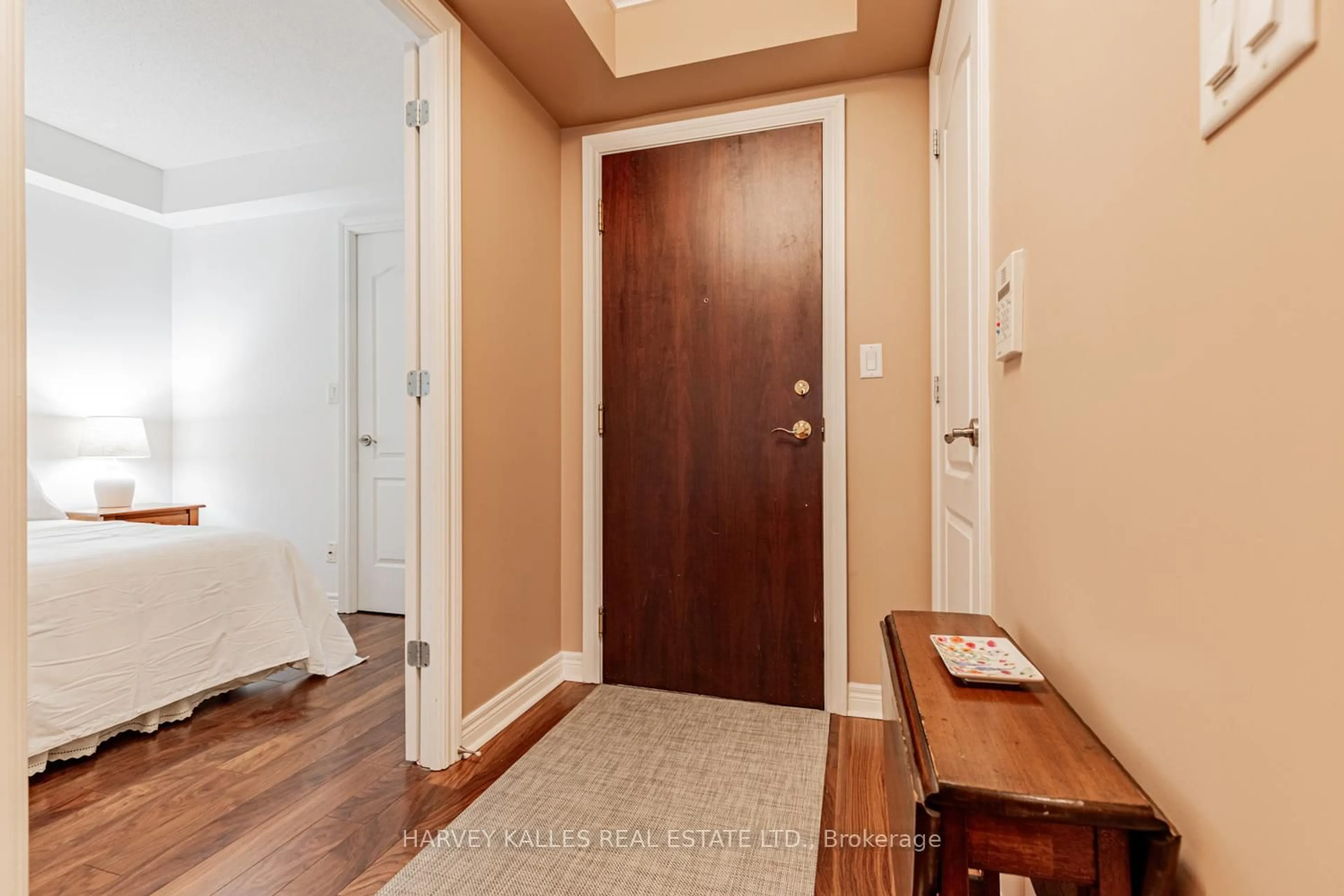 Indoor entryway for 38 William Carson Cres #623, Toronto Ontario M2P 2H2