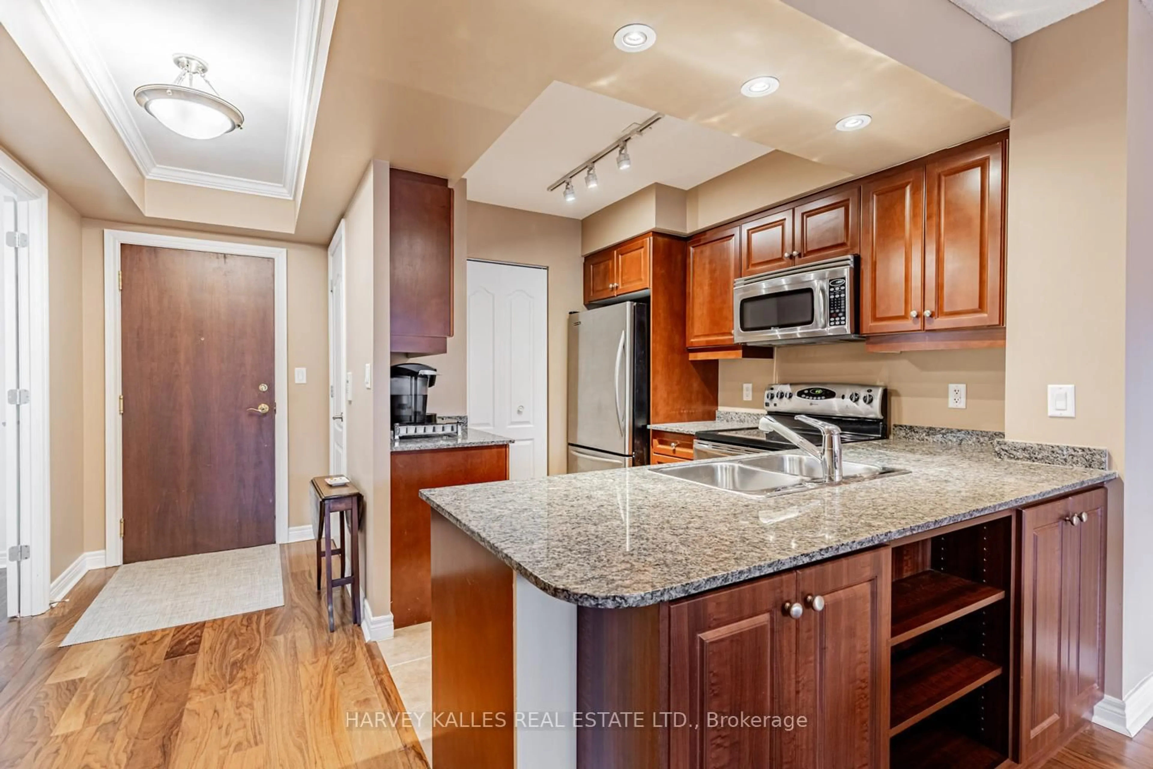 Standard kitchen, unknown for 38 William Carson Cres #623, Toronto Ontario M2P 2H2