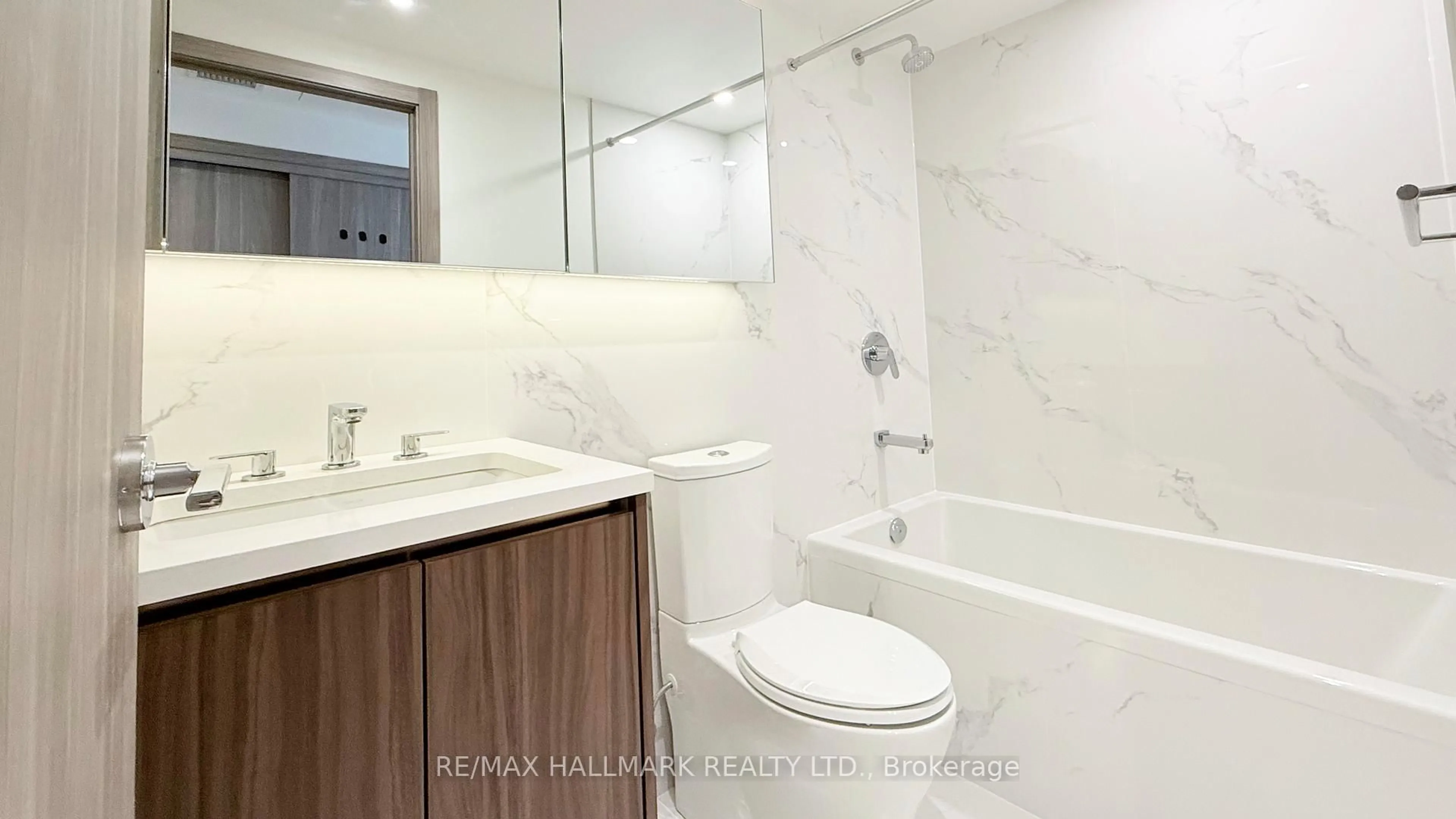 Standard bathroom, ceramic/tile floor for 27 McMahon Dr #1609, Toronto Ontario M2K 0J2