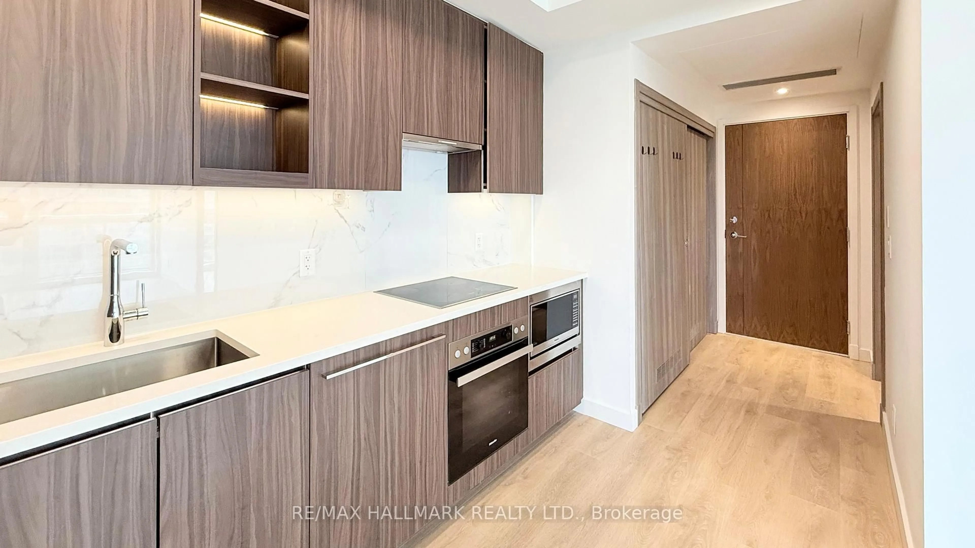 Standard kitchen, wood/laminate floor for 27 McMahon Dr #1609, Toronto Ontario M2K 0J2