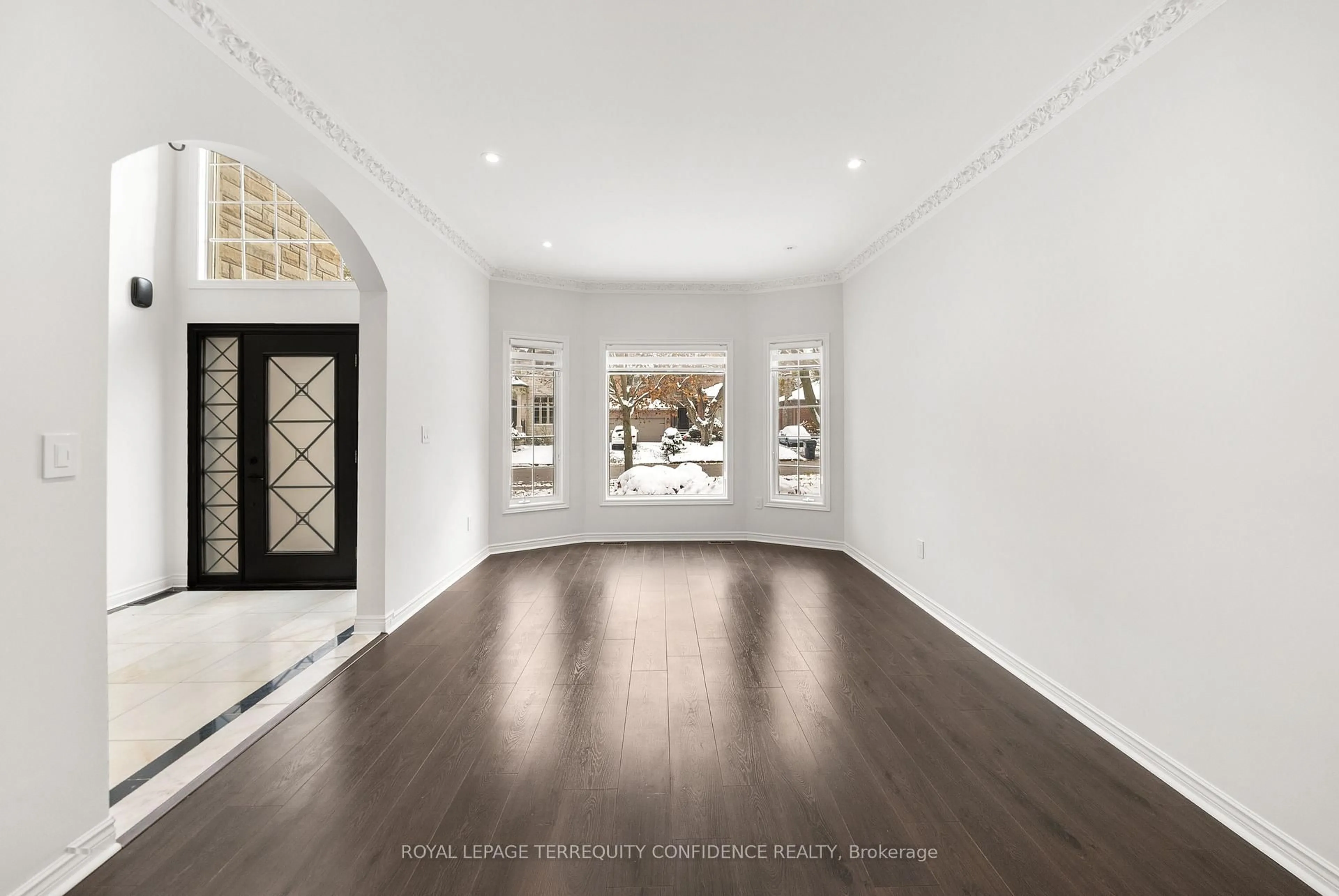 Indoor entryway for 366 Hounslow Ave, Toronto Ontario M2R 1H6