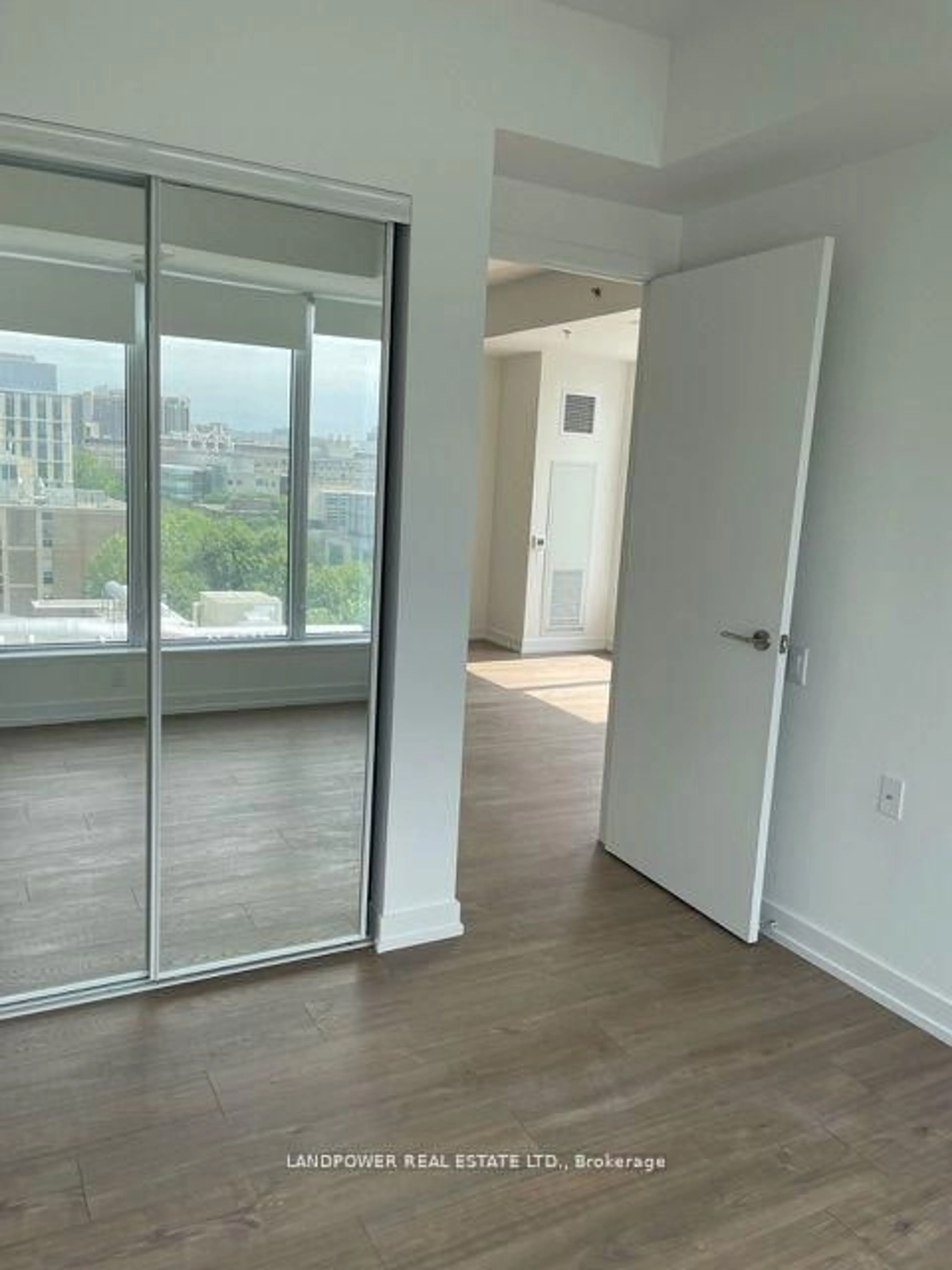 A pic of a room for 203 College St #904, Toronto Ontario M5T 1P9