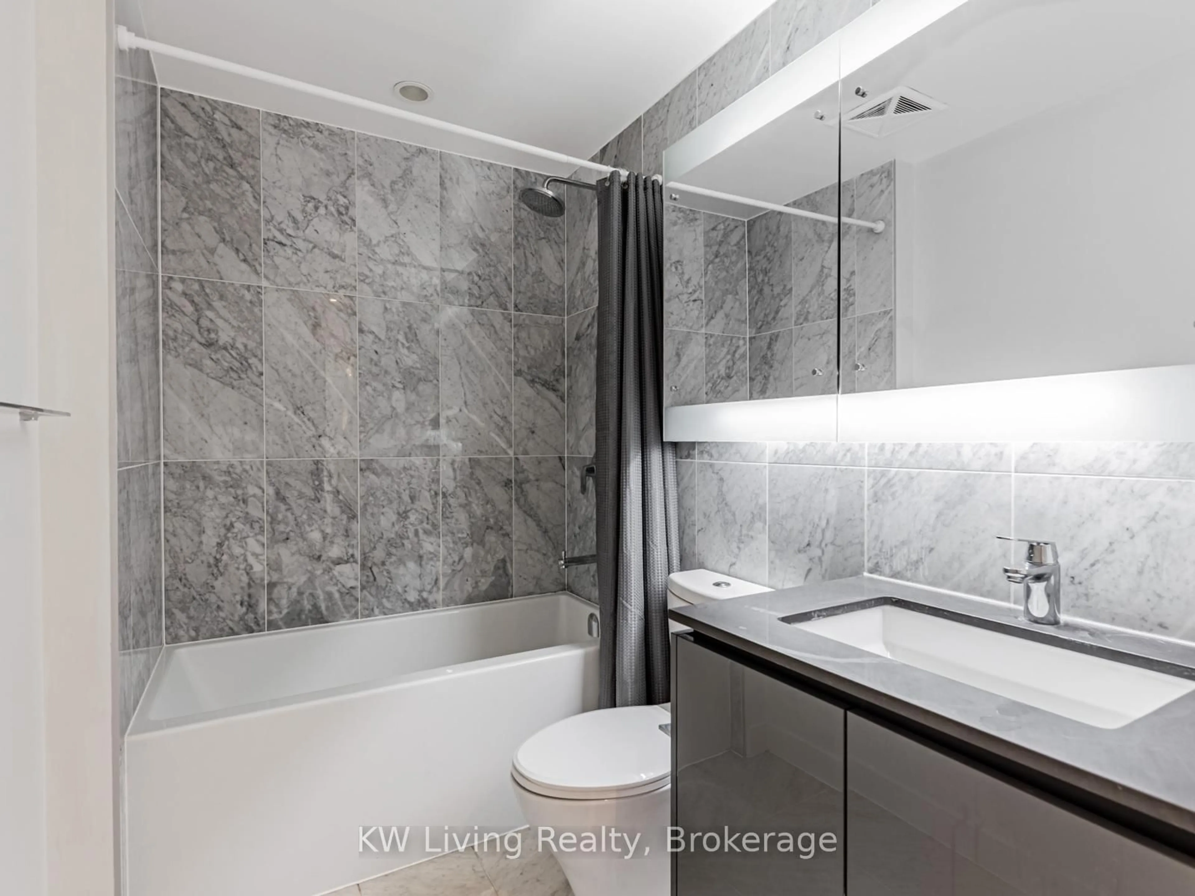 Standard bathroom, ceramic/tile floor for 115 McMahon Dr #2806, Toronto Ontario M2K 0E3