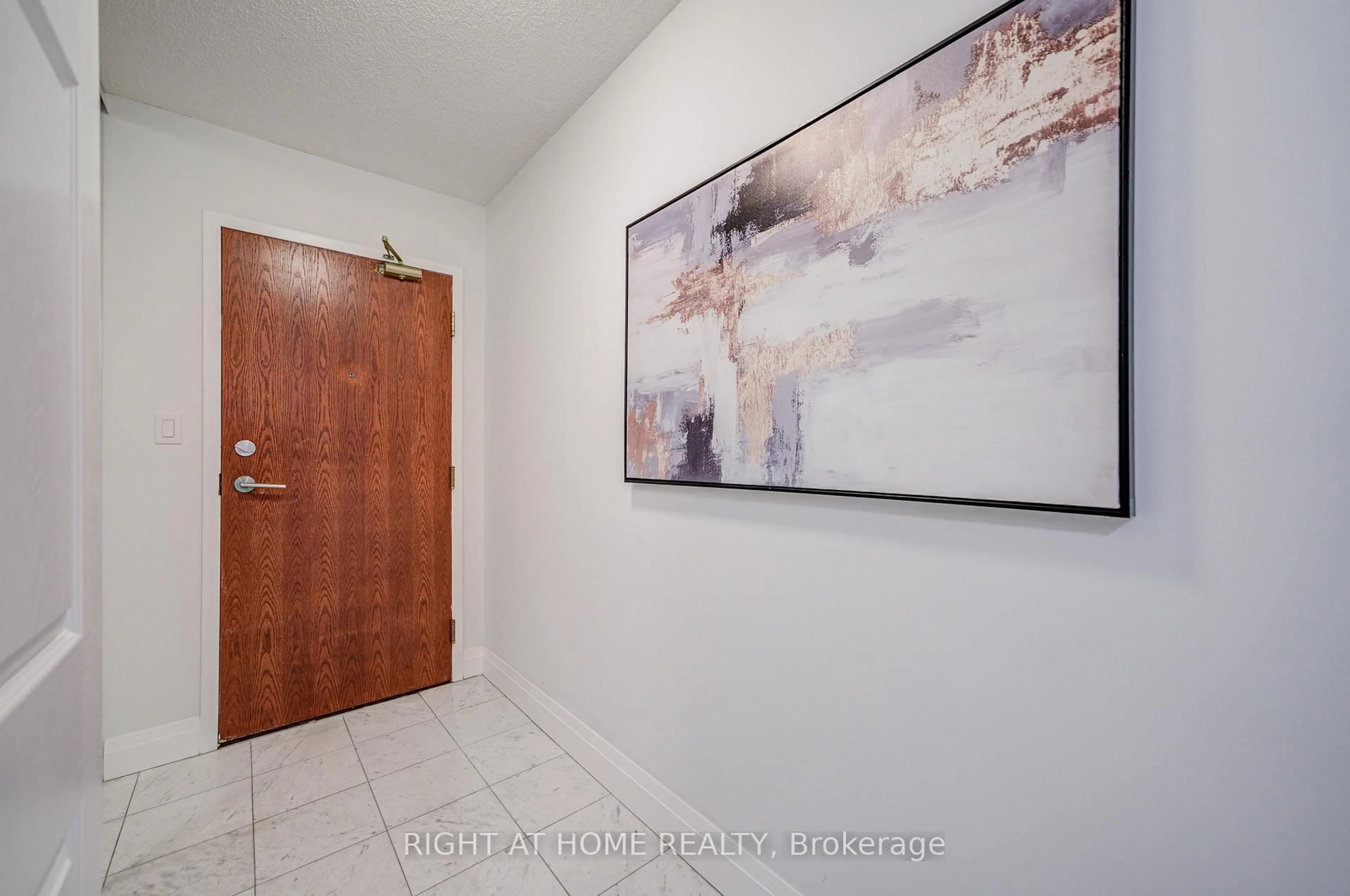 Indoor entryway for 35 Empress Ave #207, Toronto Ontario M2N 6T3