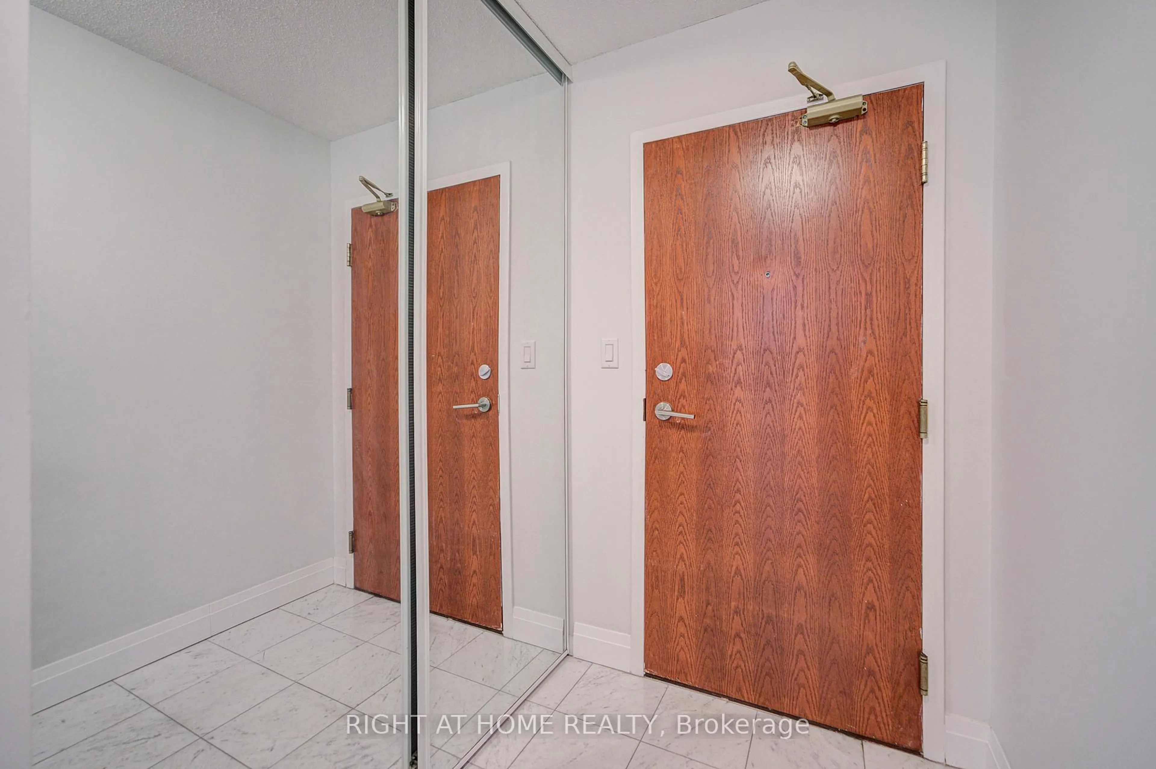 Unknown for 35 Empress Ave #207, Toronto Ontario M2N 6T3