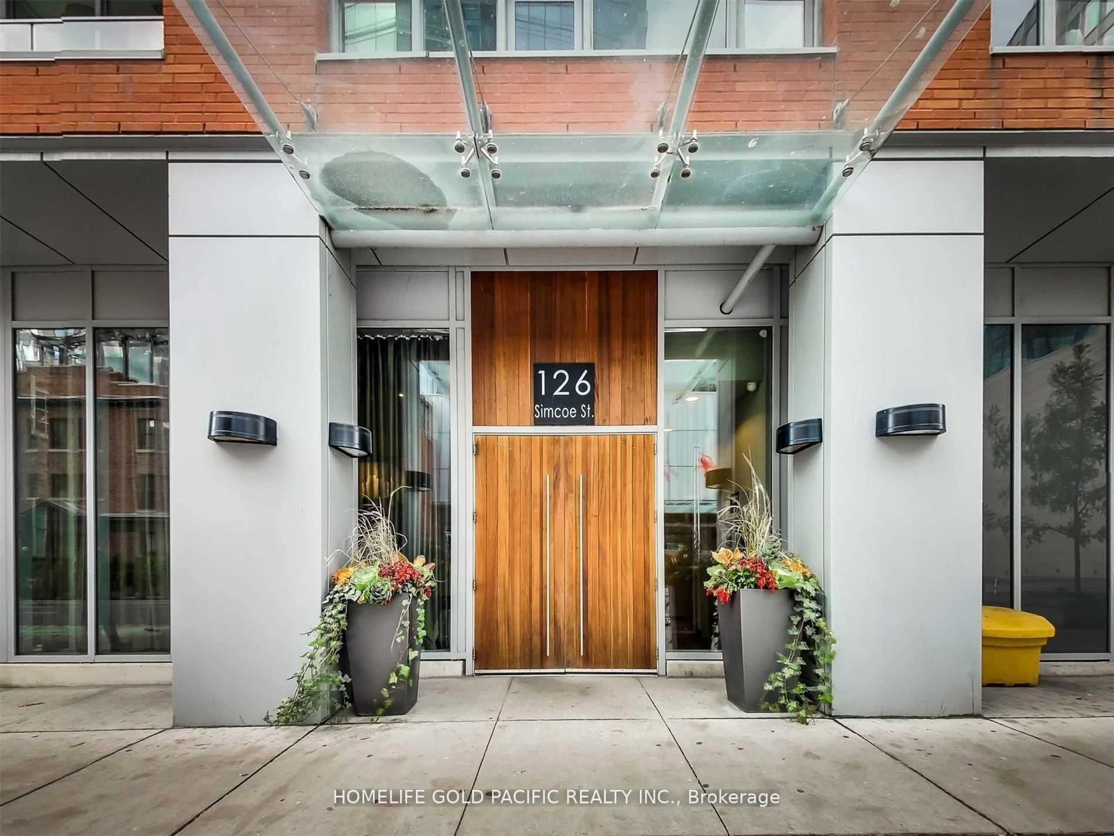 Indoor entryway for 126 Simcoe St #311, Toronto Ontario M5H 4E6