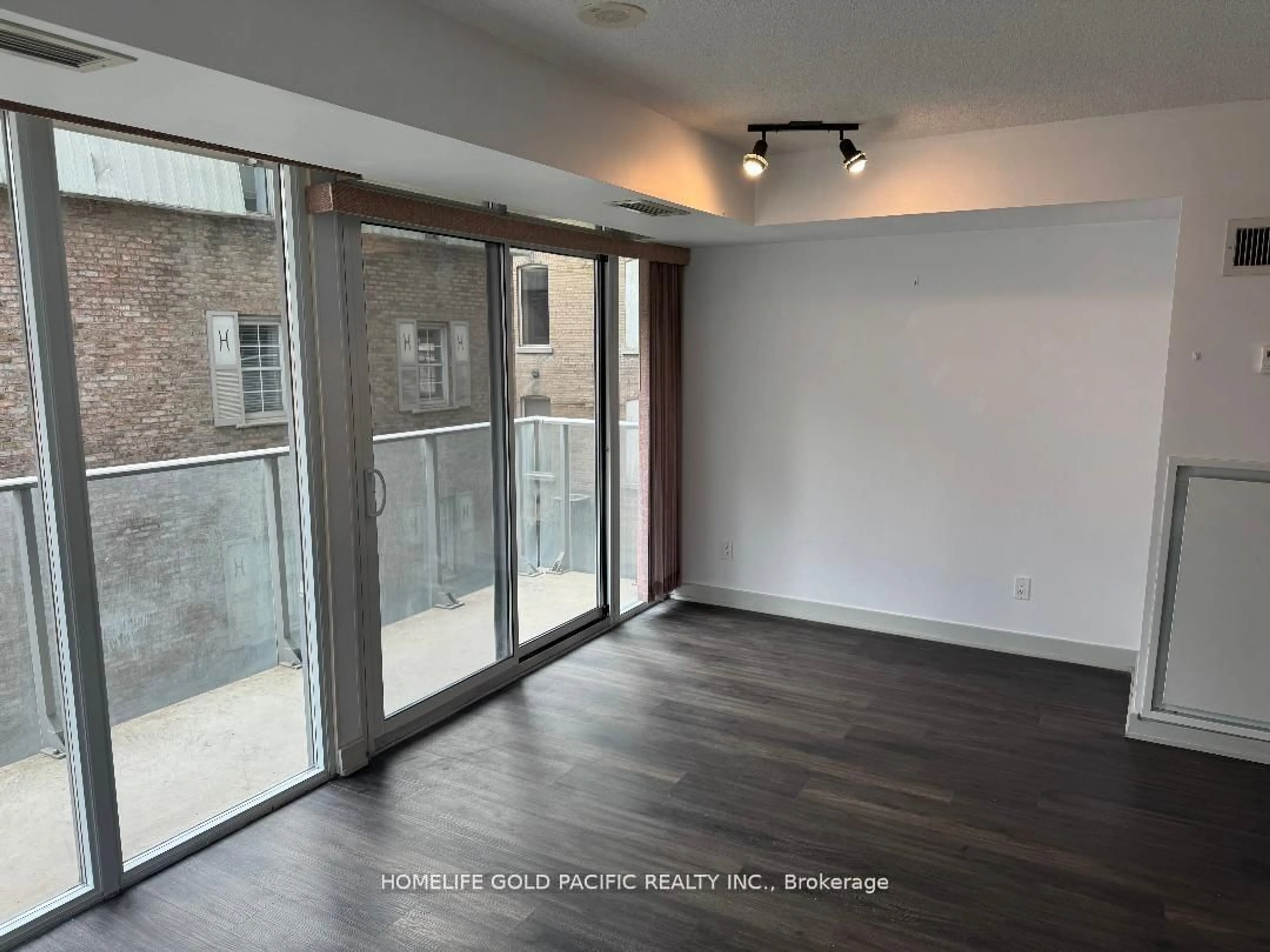 A pic of a room for 126 Simcoe St #311, Toronto Ontario M5H 4E6
