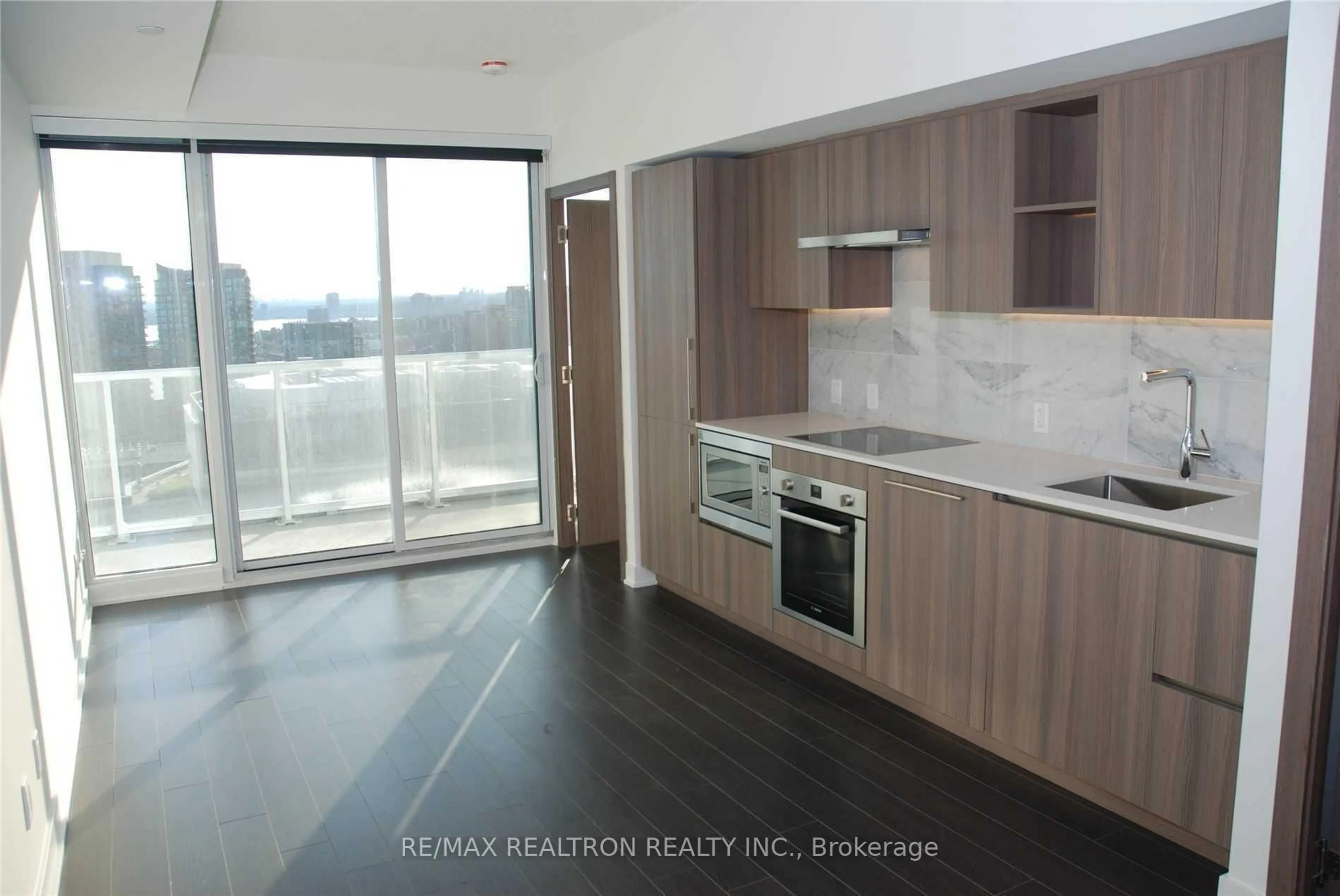 Standard kitchen, wood/laminate floor for 19 Bathurst St #3902, Toronto Ontario M5V 0N2