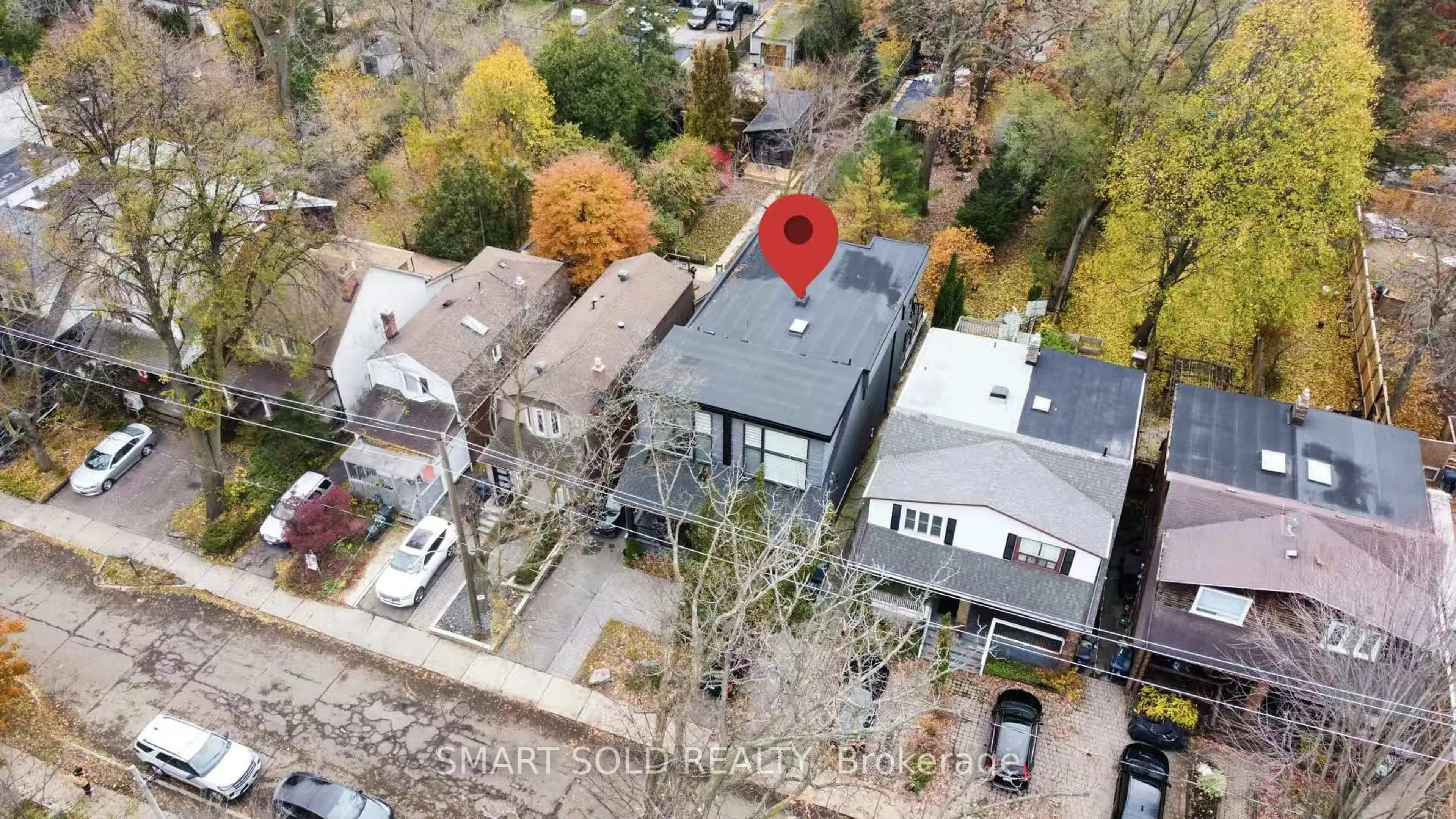 A pic from outside/outdoor area/front of a property/back of a property/a pic from drone, city buildings view from balcony for 341 Balliol St, Toronto Ontario M4S 1E1