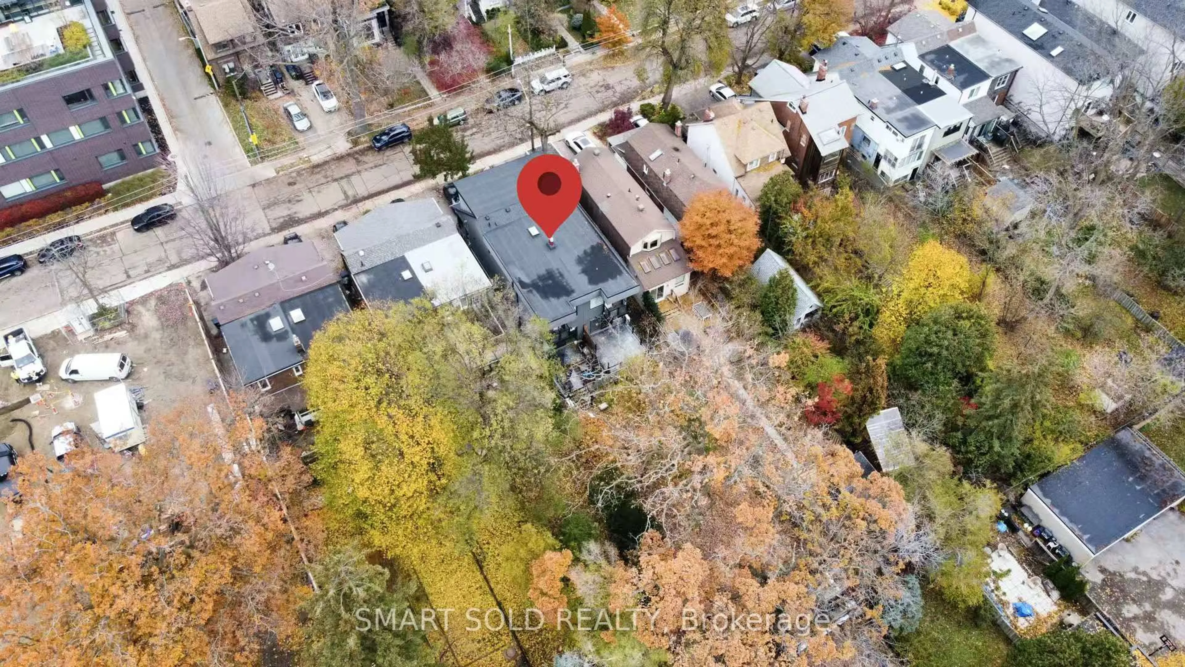 A pic from outside/outdoor area/front of a property/back of a property/a pic from drone, city buildings view from balcony for 341 Balliol St, Toronto Ontario M4S 1E1