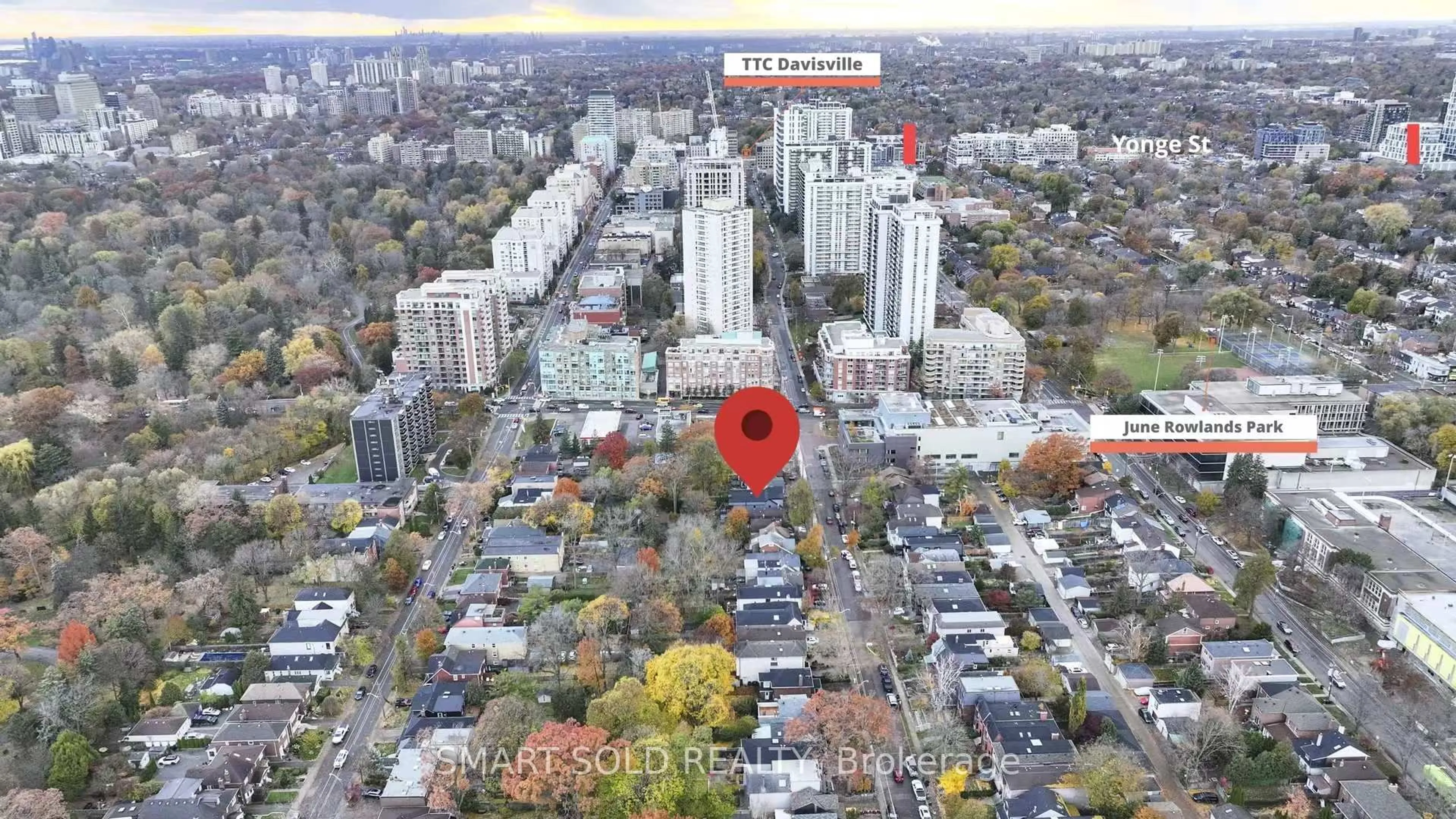A pic from outside/outdoor area/front of a property/back of a property/a pic from drone, city buildings view from balcony for 341 Balliol St, Toronto Ontario M4S 1E1