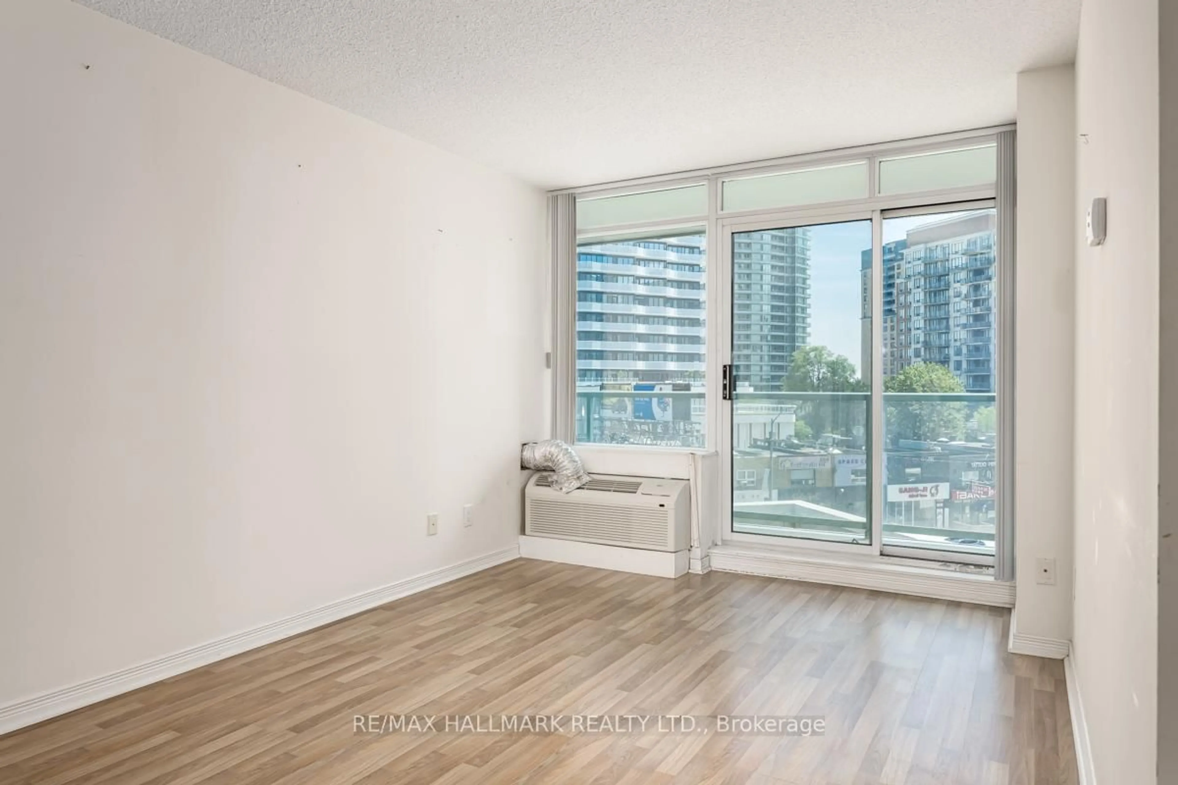 A pic of a room for 5500 Yonge St #403, Toronto Ontario M2N 7L1
