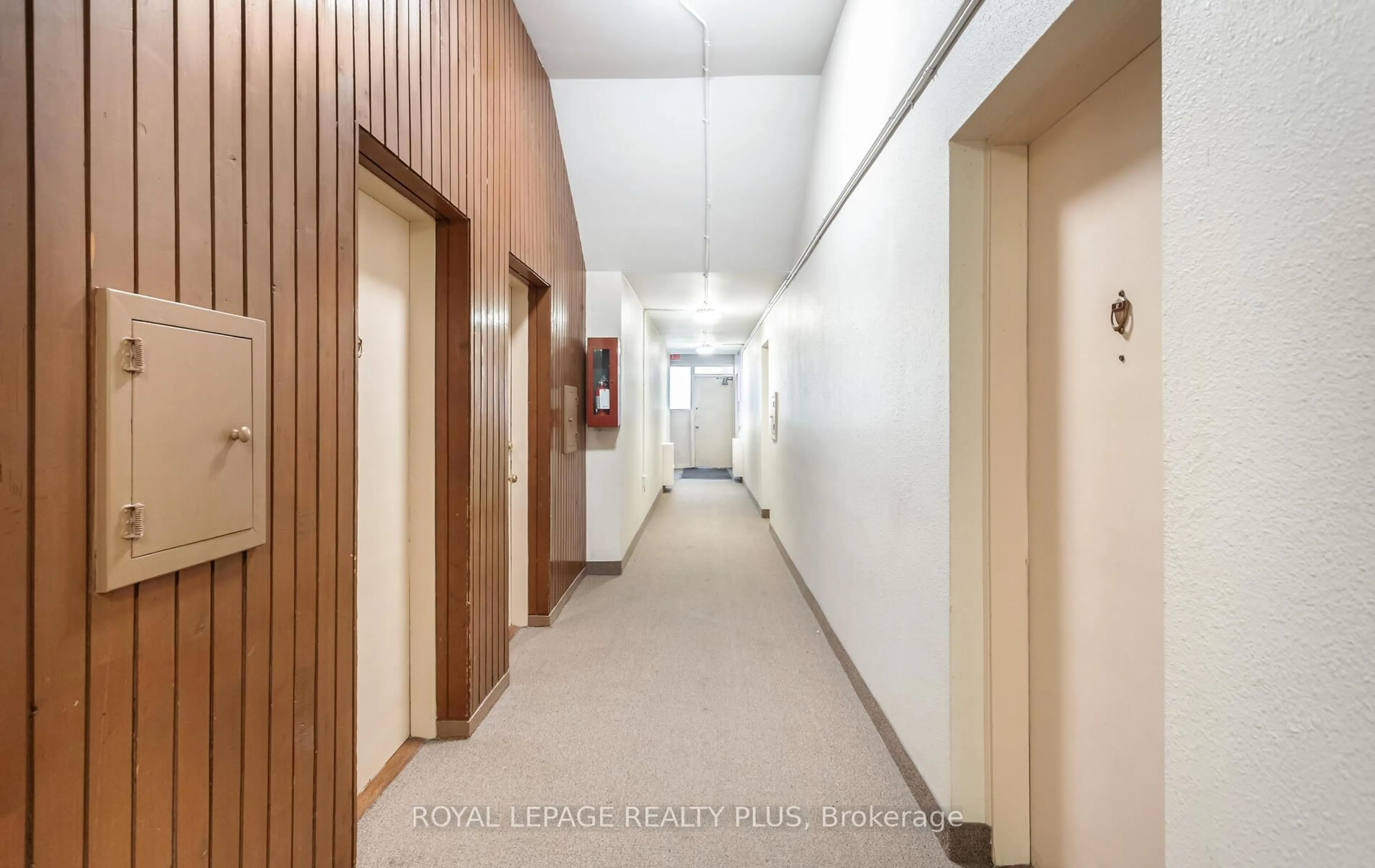 Indoor foyer for 25 Esterbrooke Ave #91, Toronto Ontario M2J 2C5