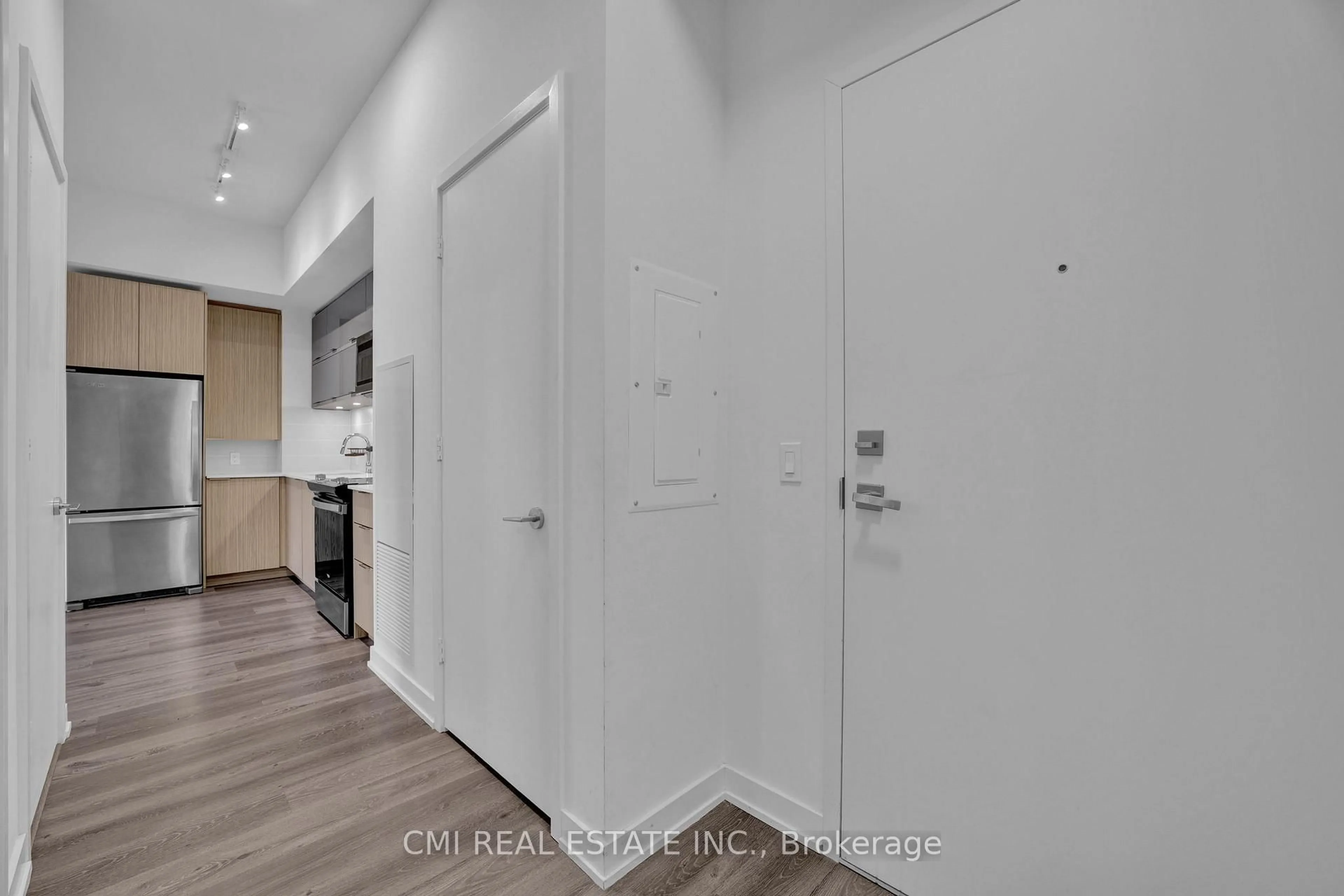 Indoor entryway for 10 Deerlick Crt #810, Toronto Ontario M3A 0A7