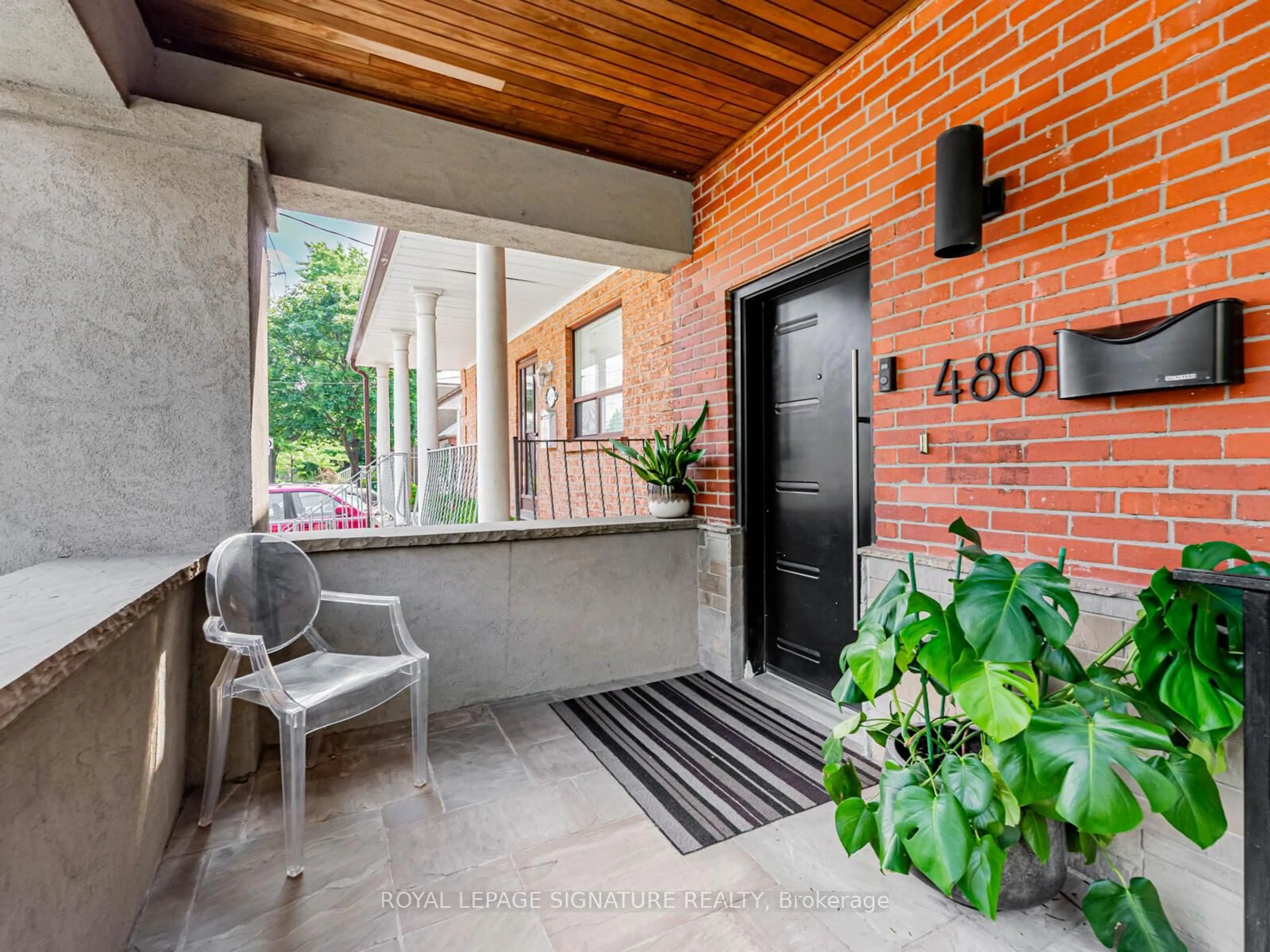 Indoor entryway for 480 Vaughan Rd, Toronto Ontario M6C 2P7