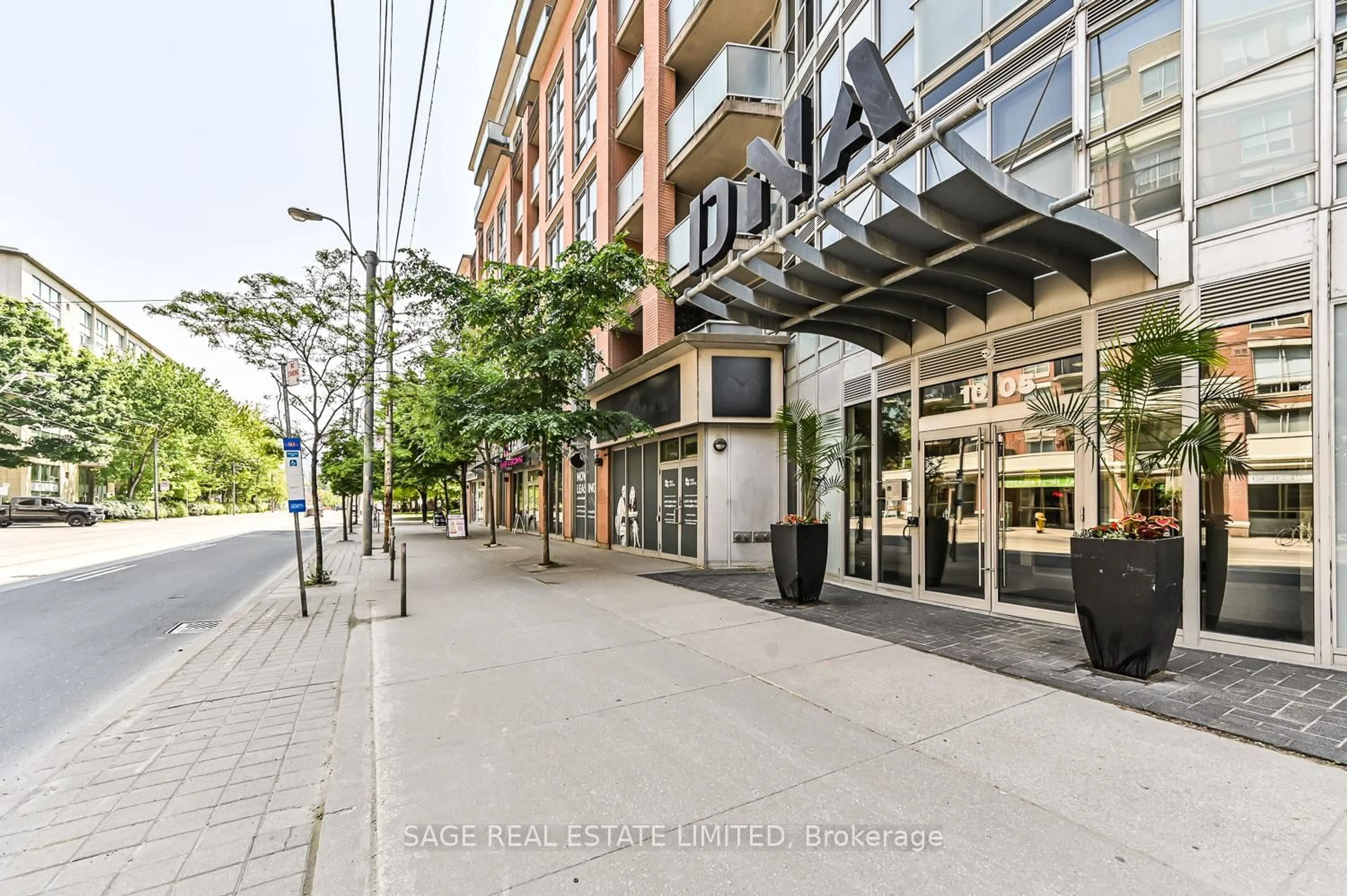 Patio, street for 1005 King St #103, Toronto Ontario M6K 3M8