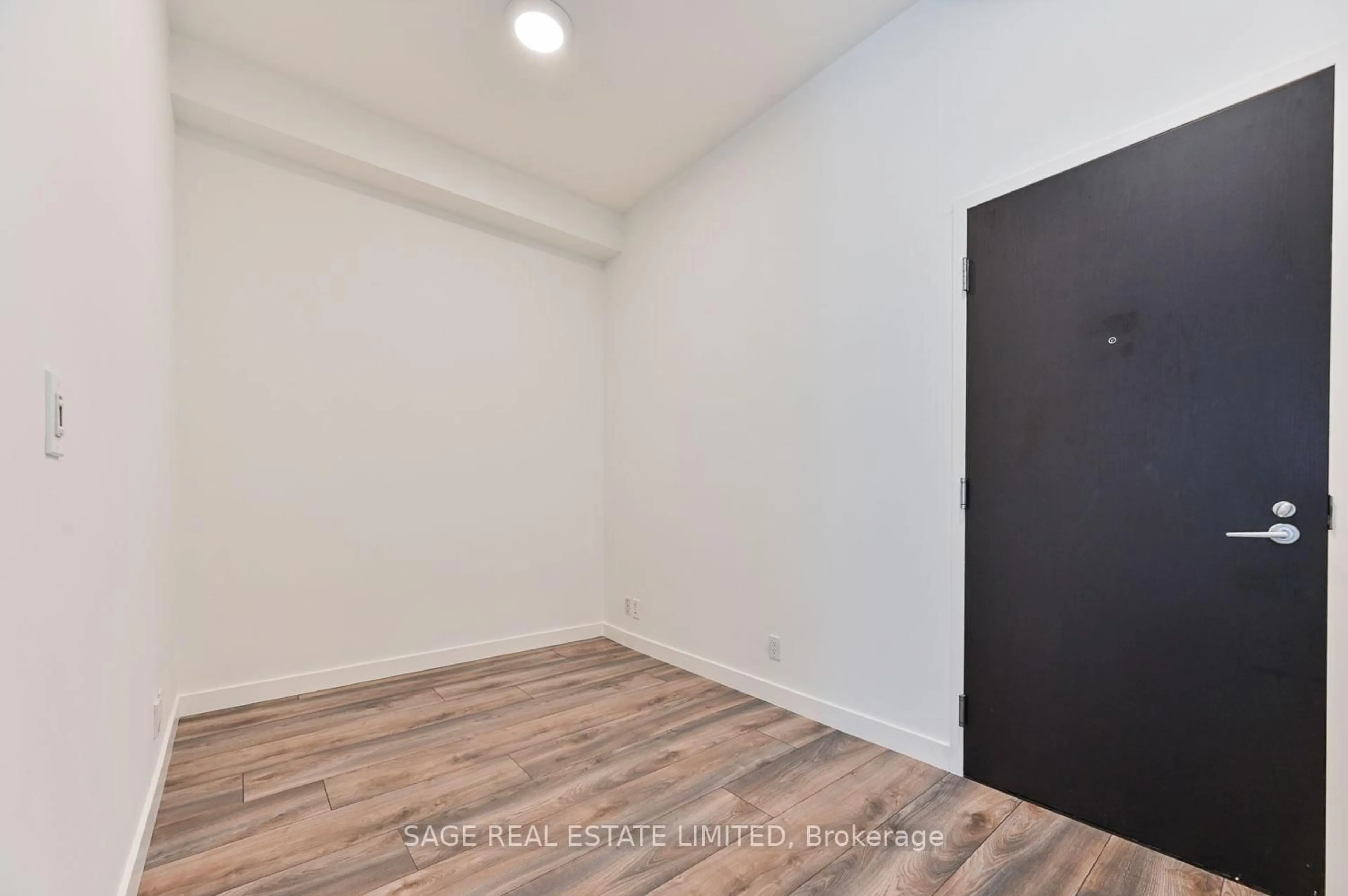 A pic of a room for 1005 King St #103, Toronto Ontario M6K 3M8