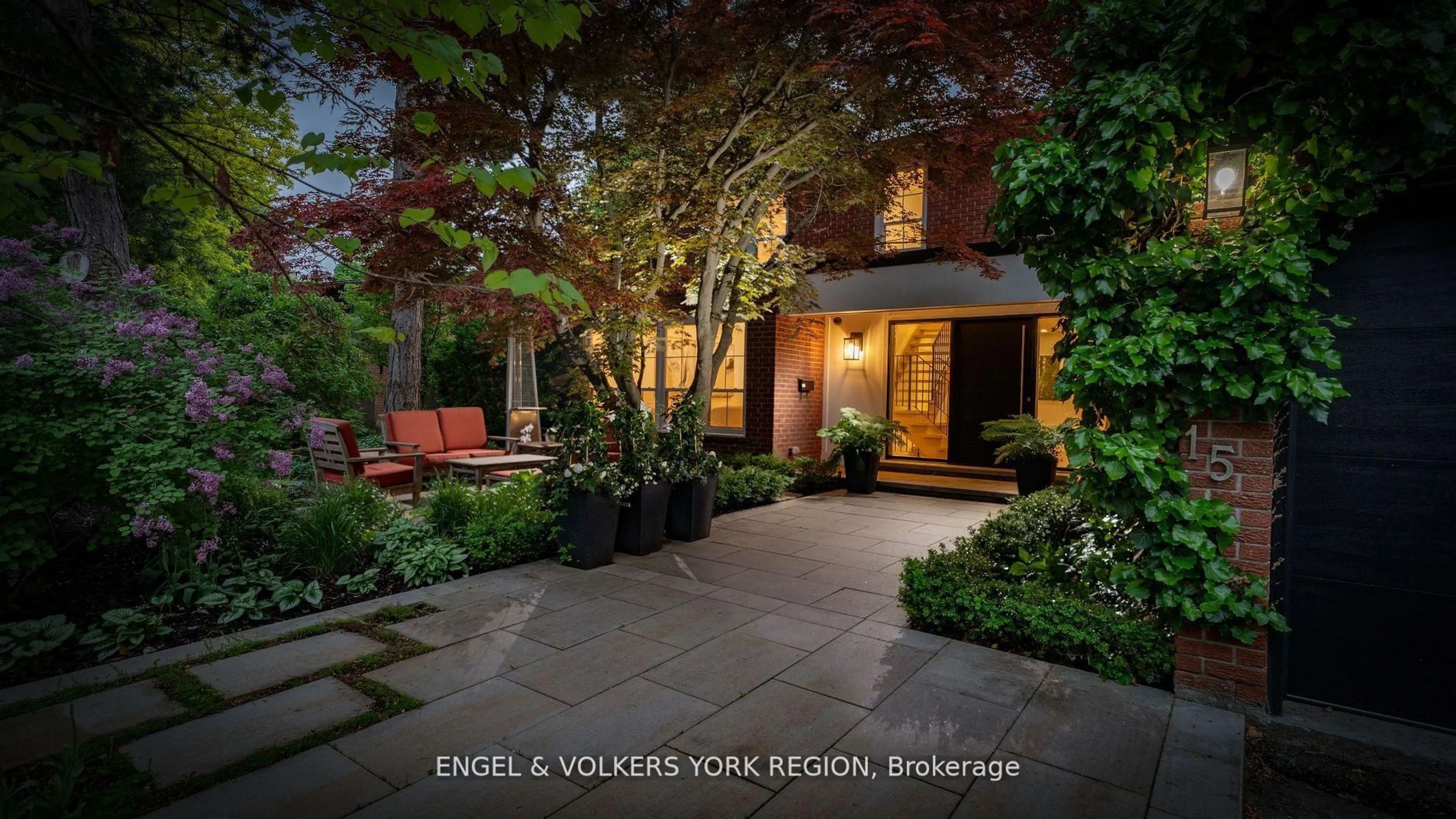 Indoor foyer for 15 Silvergrove Rd, Toronto Ontario M5L 2N5