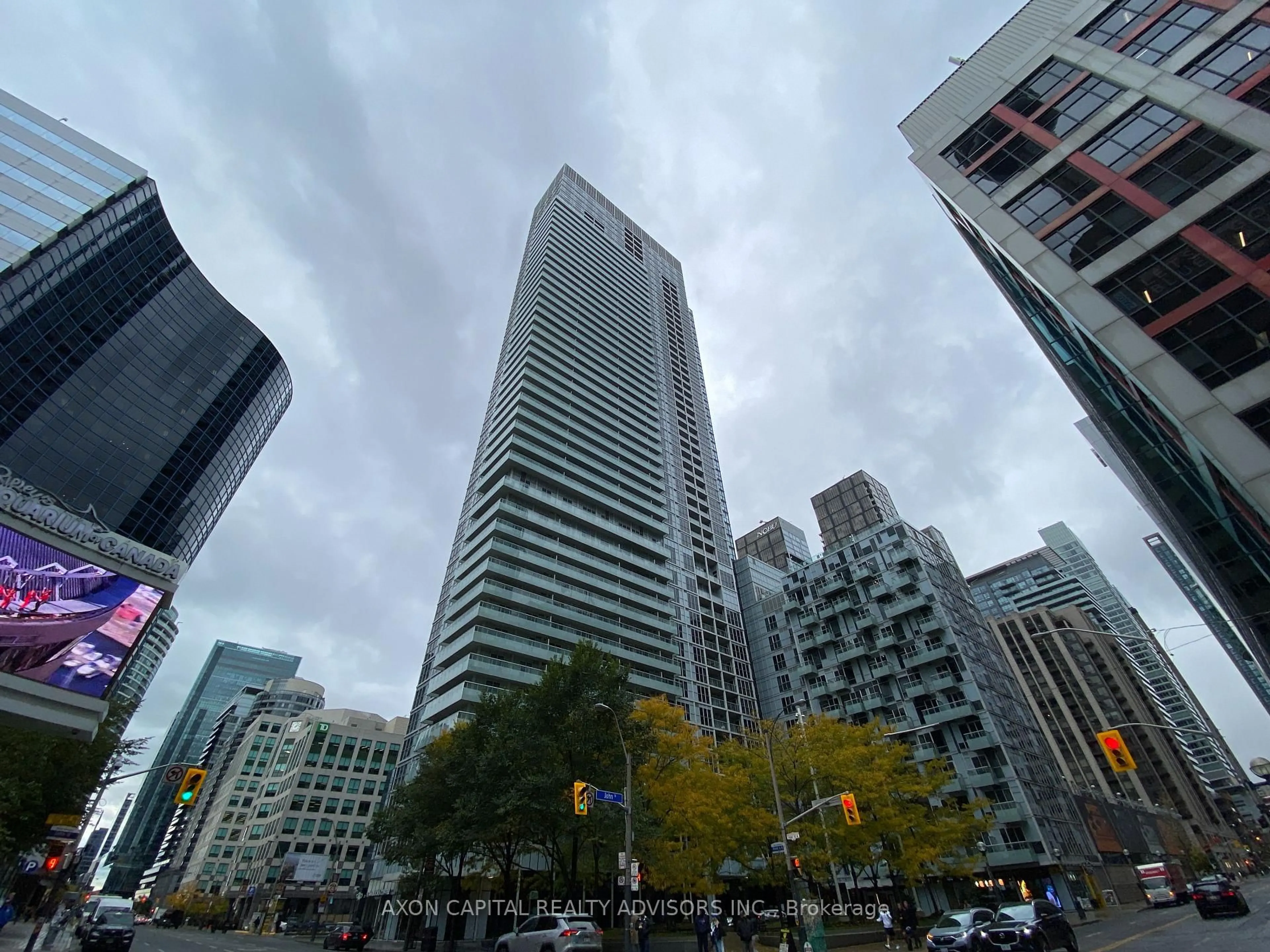 Blurry image for 300 Front St #3211, Toronto Ontario M5V 0E9