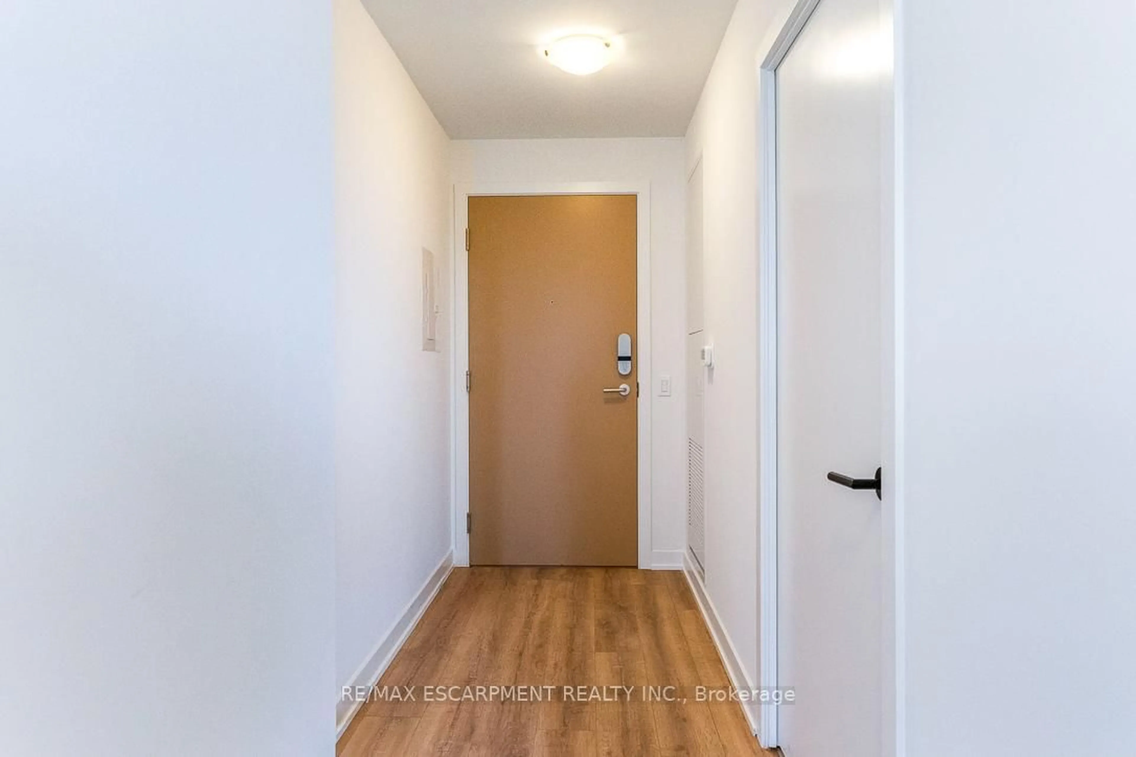 Indoor entryway for 1 Quarrington Lane #715, Toronto Ontario M3C 0S4