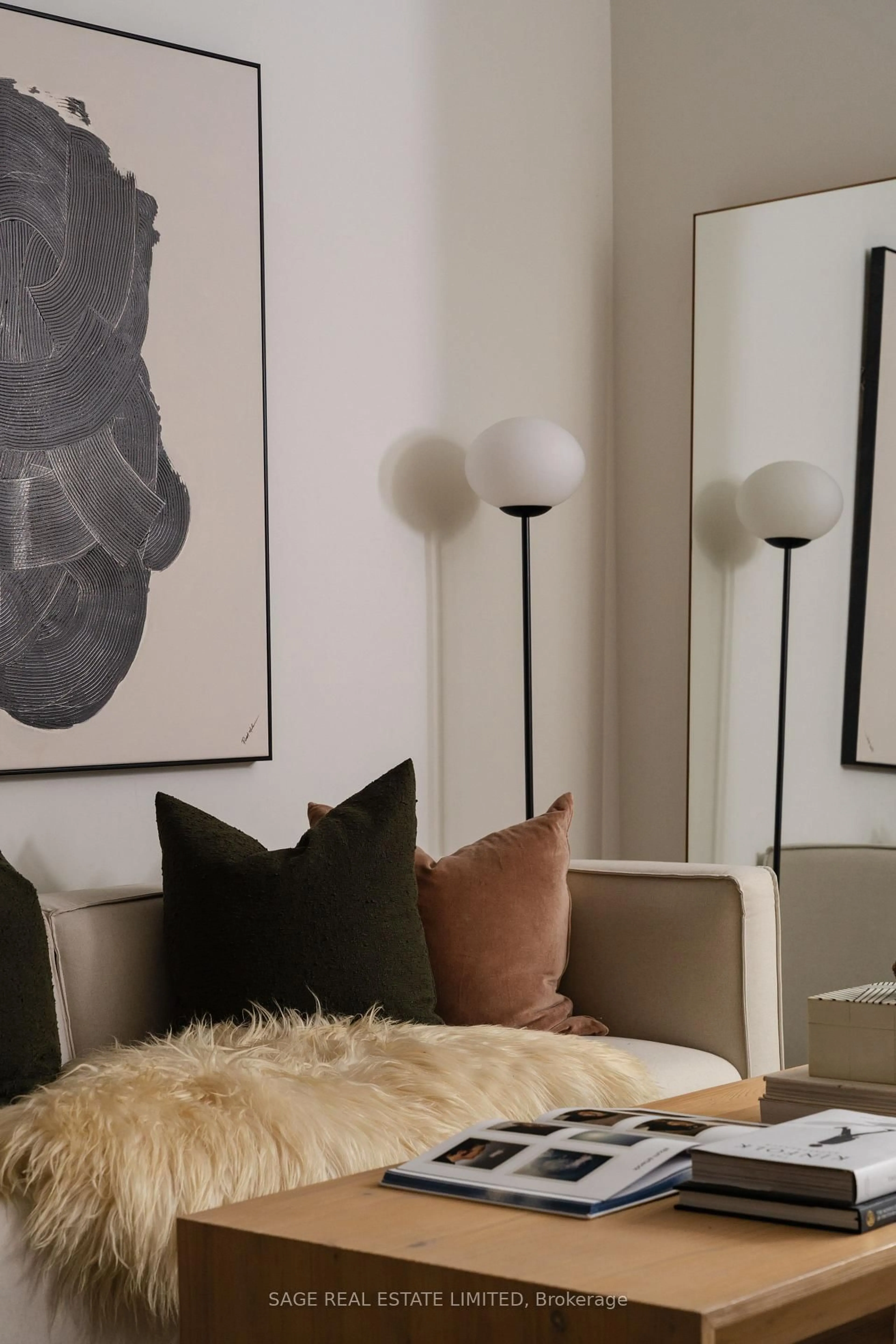 A pic of a room for 110B Palmerston Ave, Toronto Ontario M6J 1J1