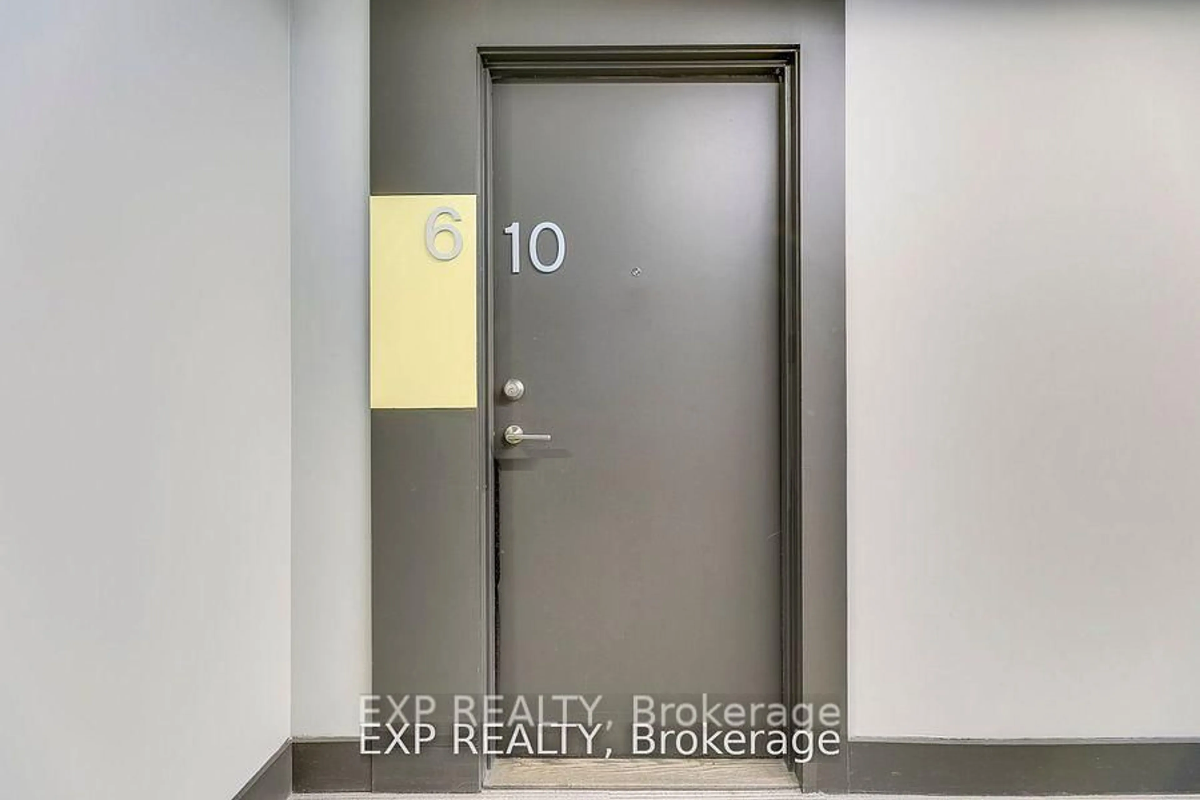 Indoor entryway for 68 Merton St #610, Toronto Ontario M4S 0A7