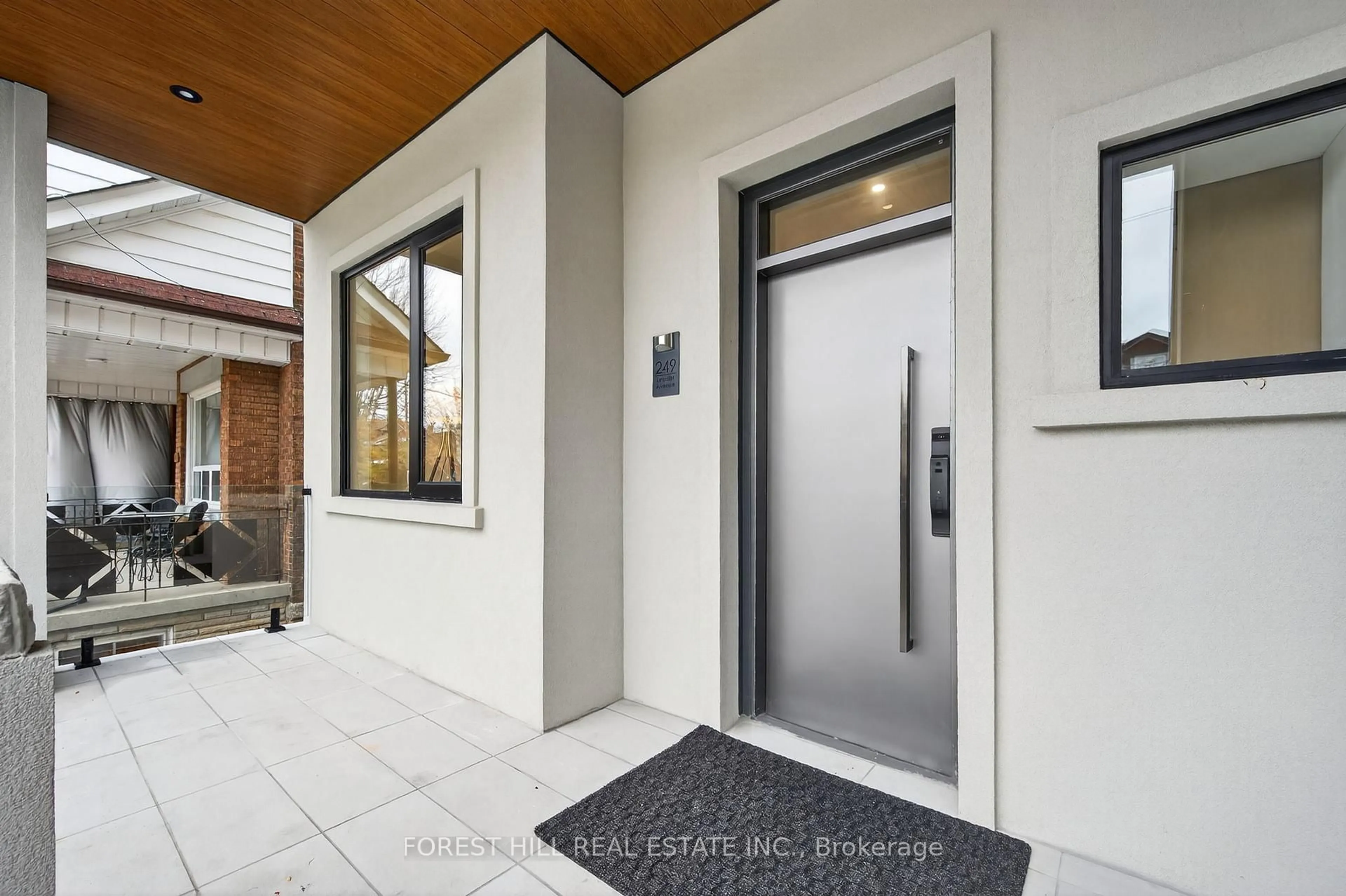 Indoor entryway for 249 Lauder Ave, Toronto Ontario M6E 3H5