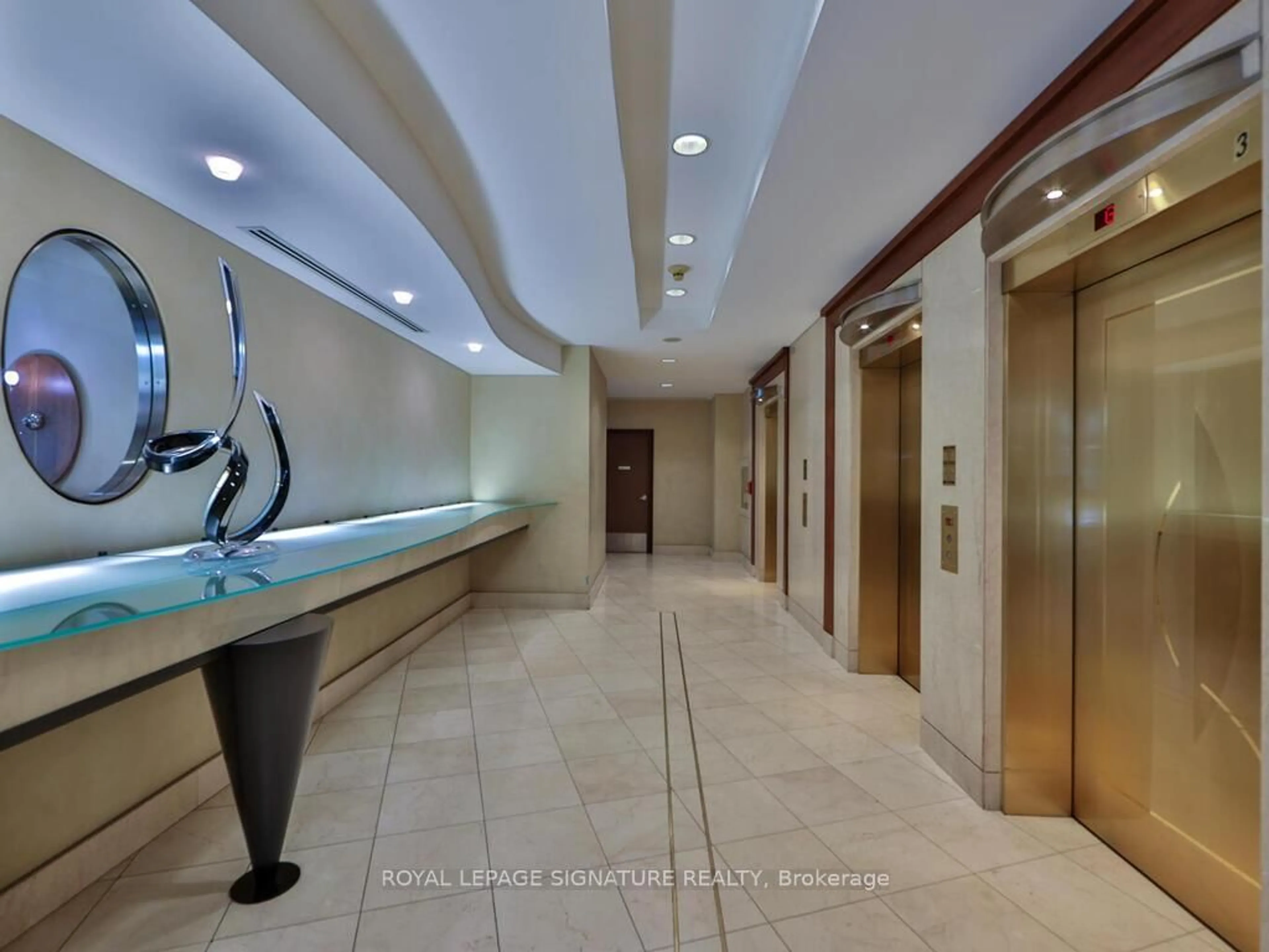 Indoor foyer for 168 Simcoe St #318, Toronto Ontario M5H 4C9