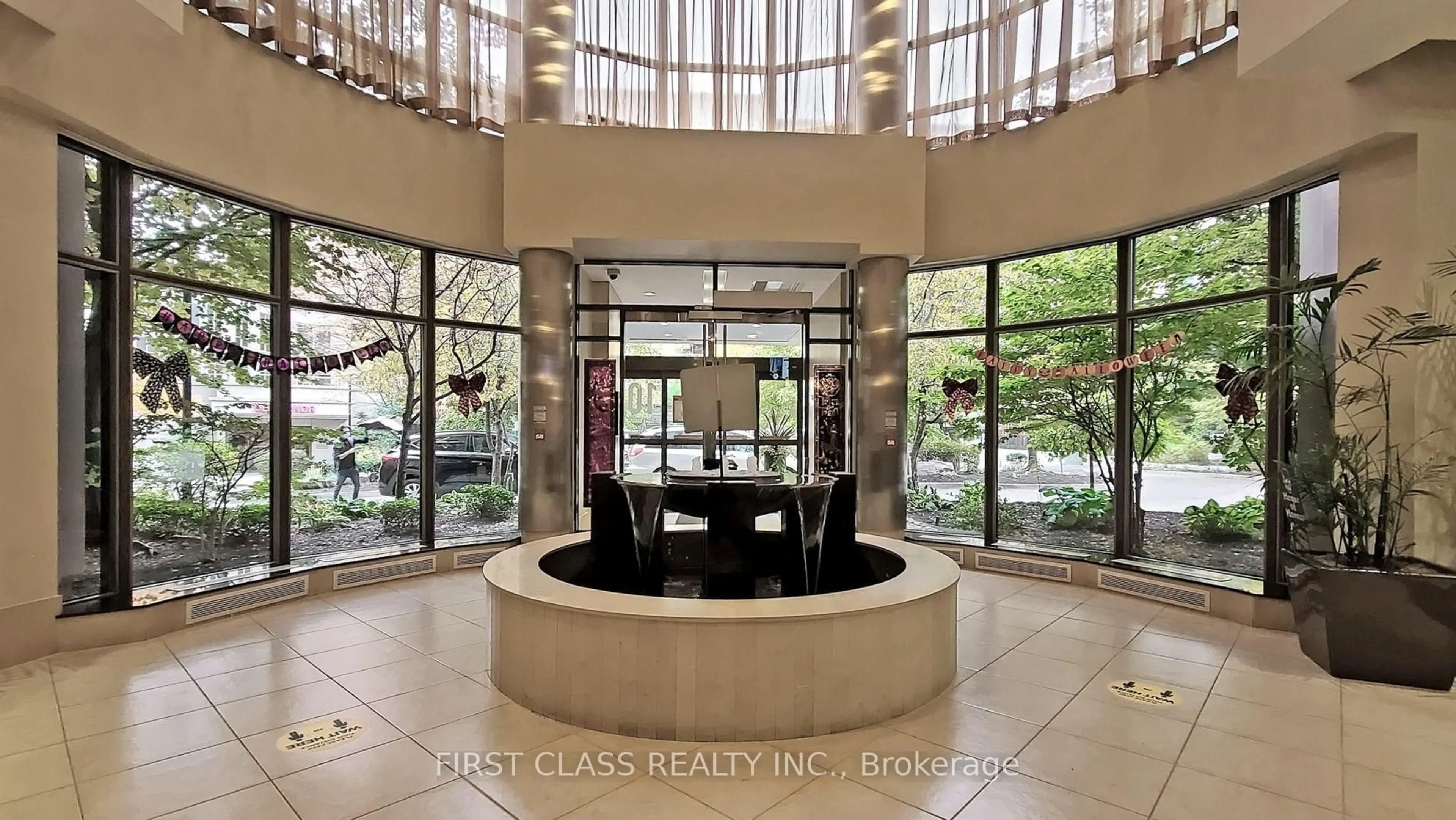 Indoor foyer for 10 Northtown Way #408, Toronto Ontario M2N 7L4