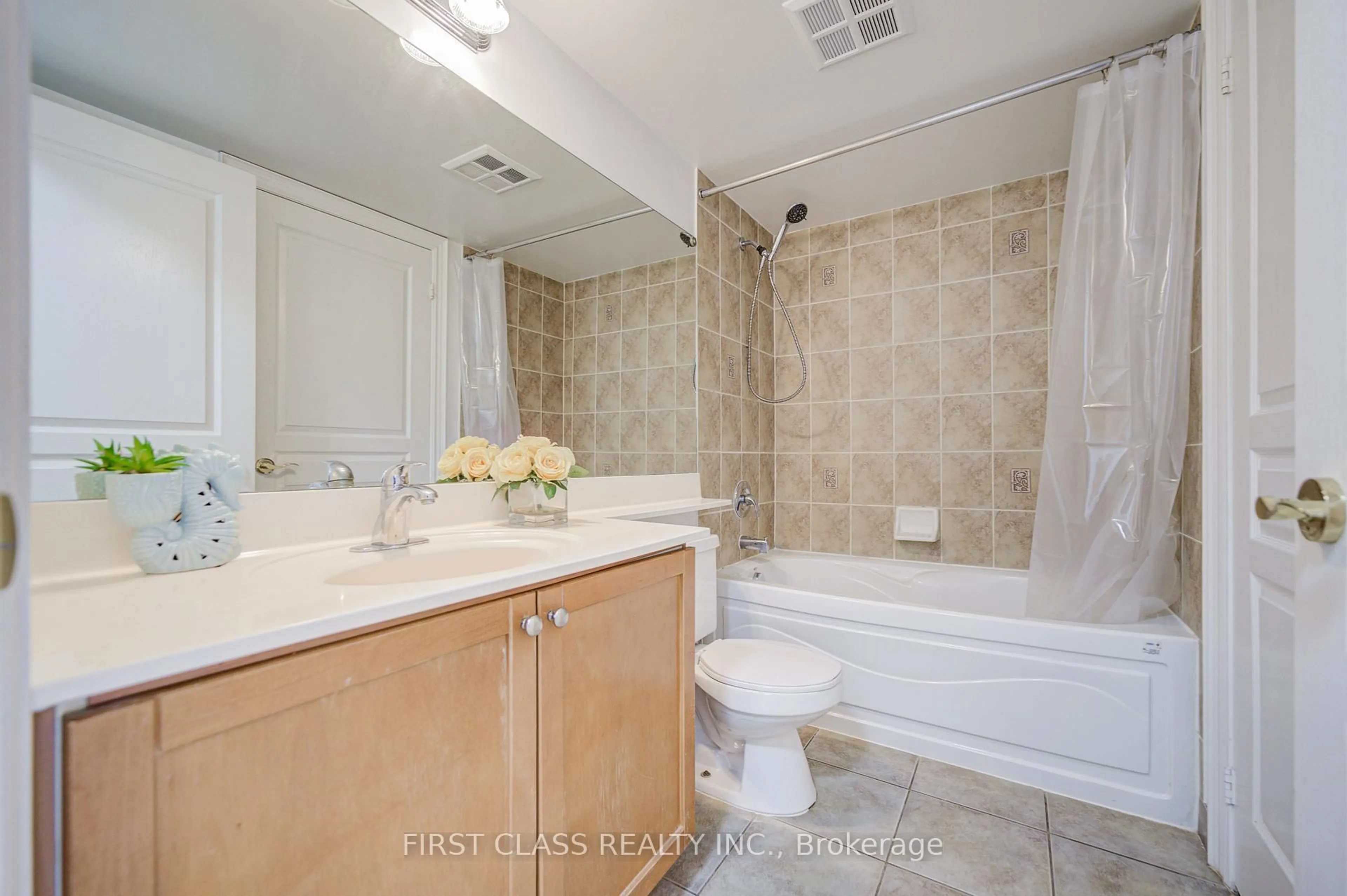 Standard bathroom, ceramic/tile floor for 10 Northtown Way #408, Toronto Ontario M2N 7L4