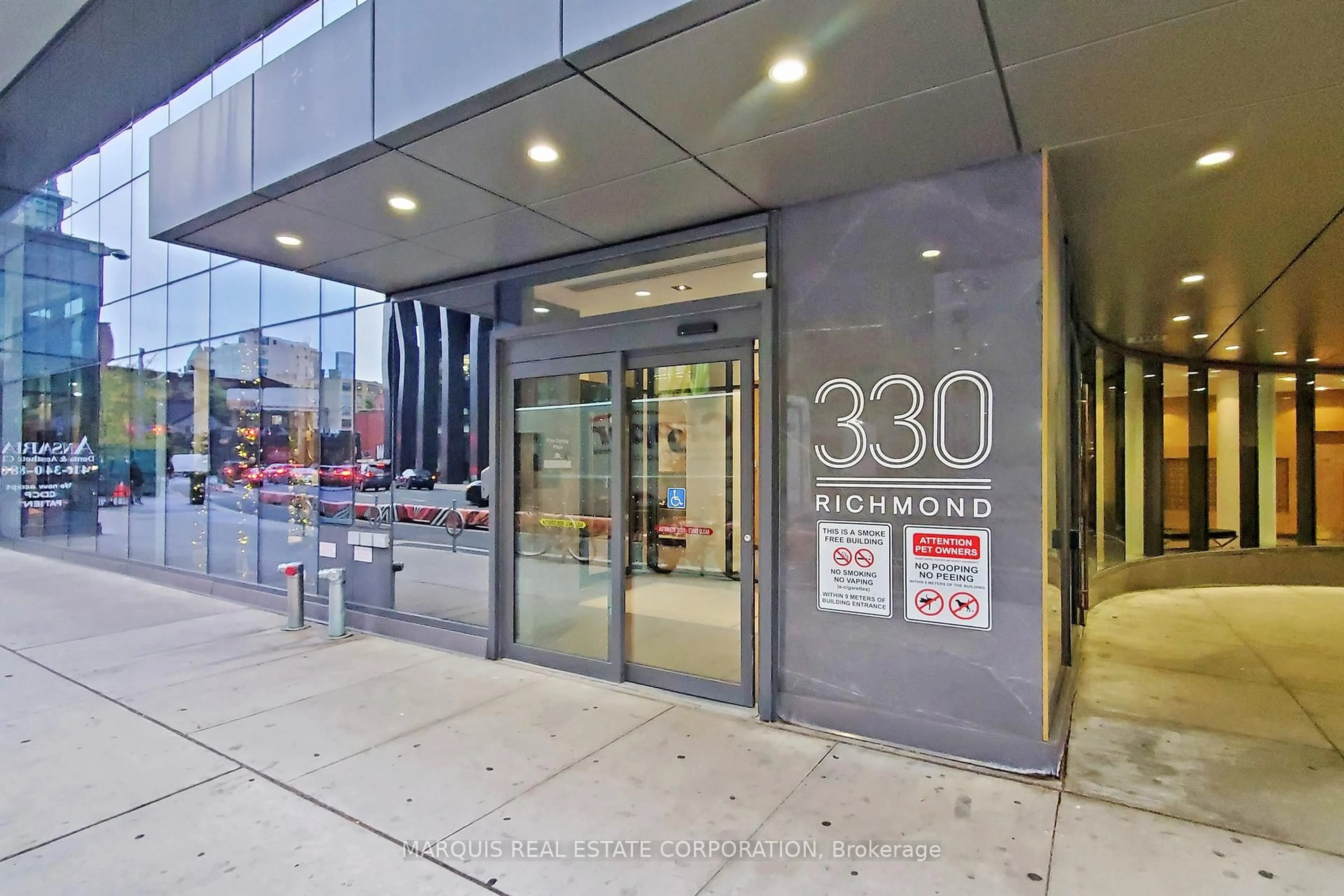 Indoor foyer for 330 Richmond St #505, Toronto Ontario M5V 0M4