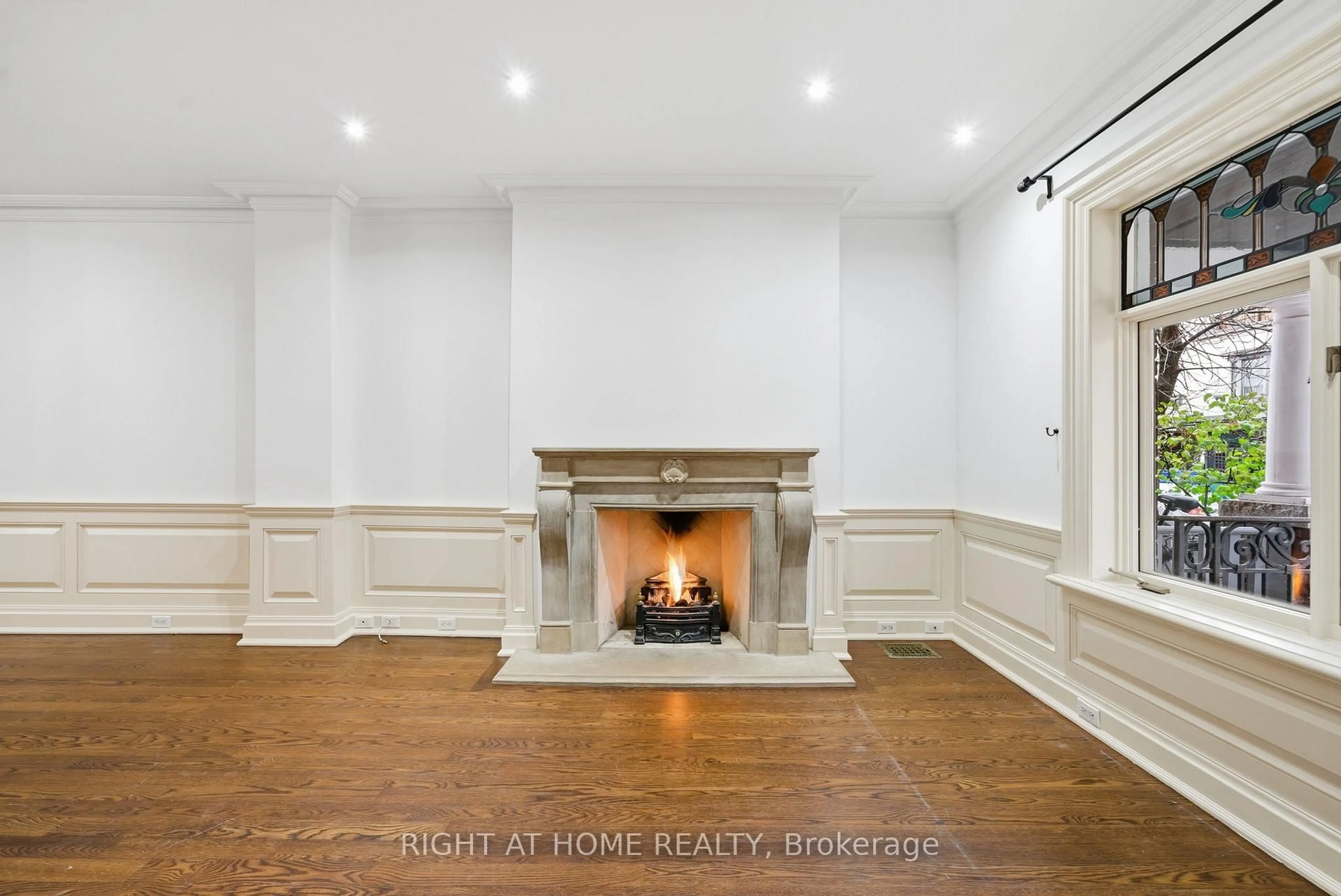 Unknown for 36 Clinton St, Toronto Ontario M6J 2P2